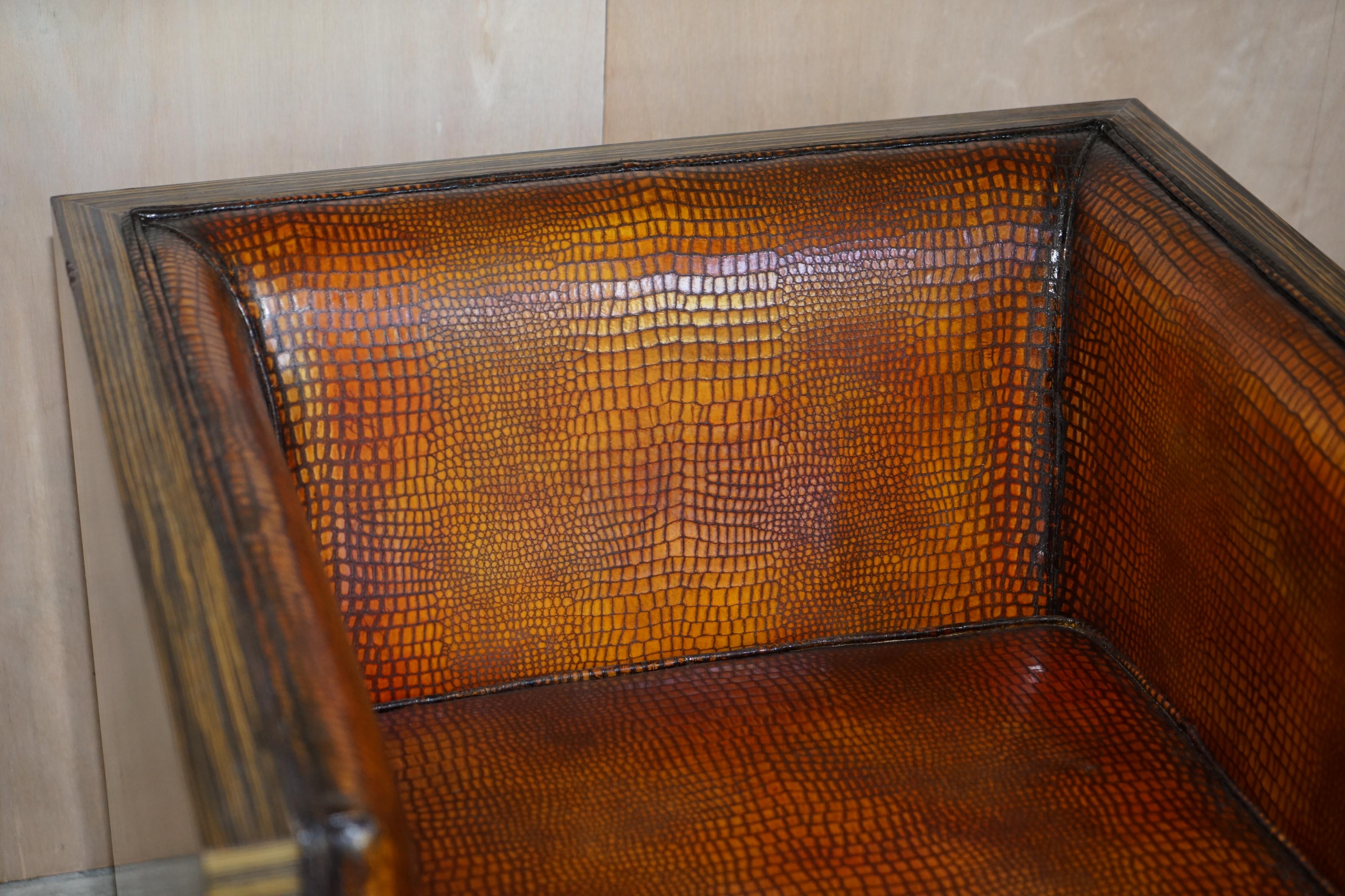 Zébrano Paire de fauteuils pivotants en Zebrano Wood Crocodile Alligator Patina Brown Leather en vente