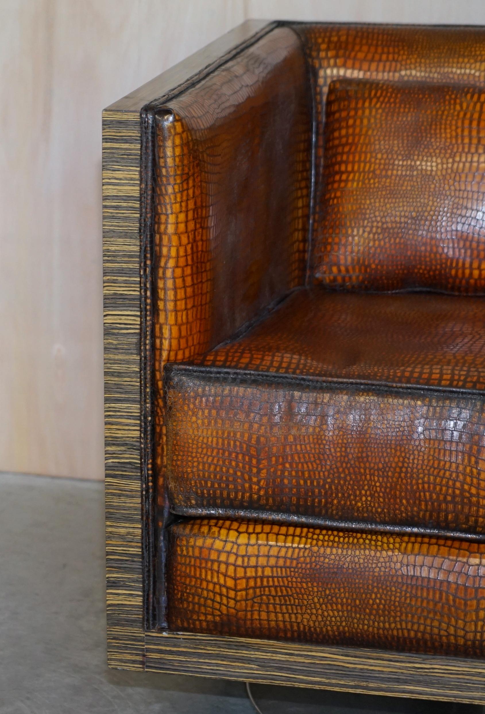 Paire de fauteuils pivotants en bois de zébrano, crocodile et cuir brun patiné alligator en vente 2