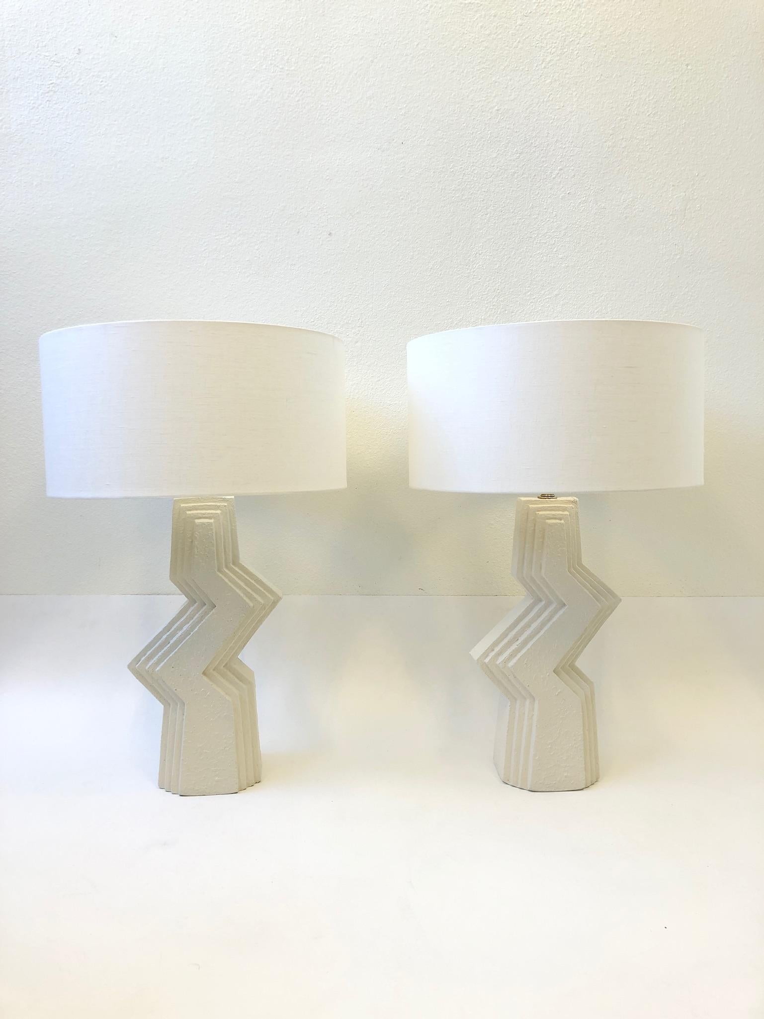 Pair of Zig Zag White Plaster and Brass Table Lamps 1