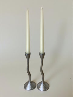 Paar Zickzack-Kerzenhalter, Aluminium massiv, Spanien, CIRCA 1980er Jahre