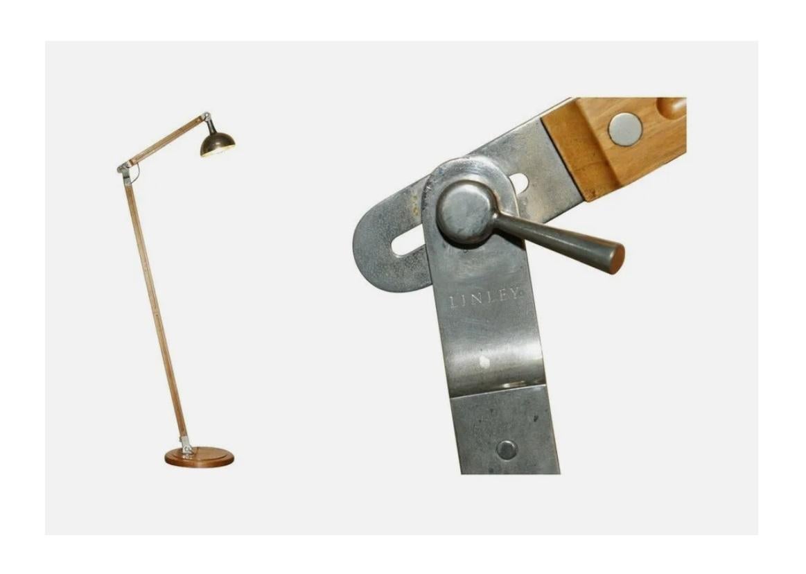 Royal House Antiques

Royal House Antiques is delighted to offer for sale this pair of super rare, vintage, now discontinued David Linley articulated, adjustable floor standing lamps circa 1990-2000

A very good looking and well made pair, the lamps