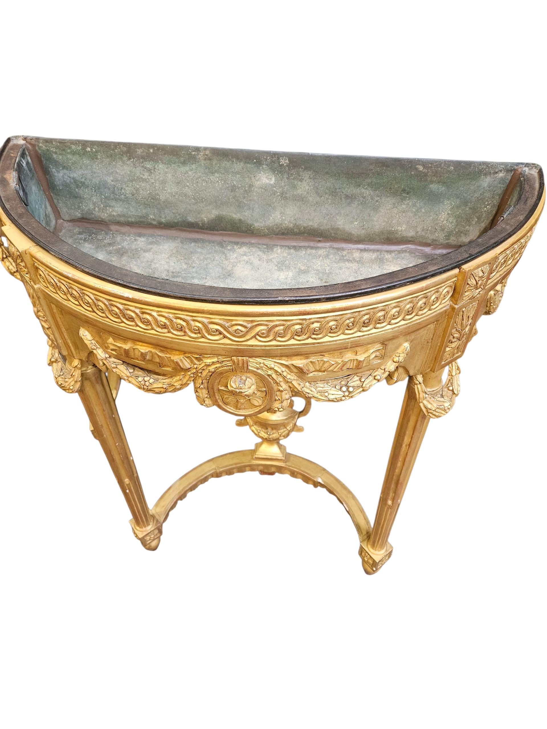 Paire de jardinières françaises en bois doré
Daté de 1880