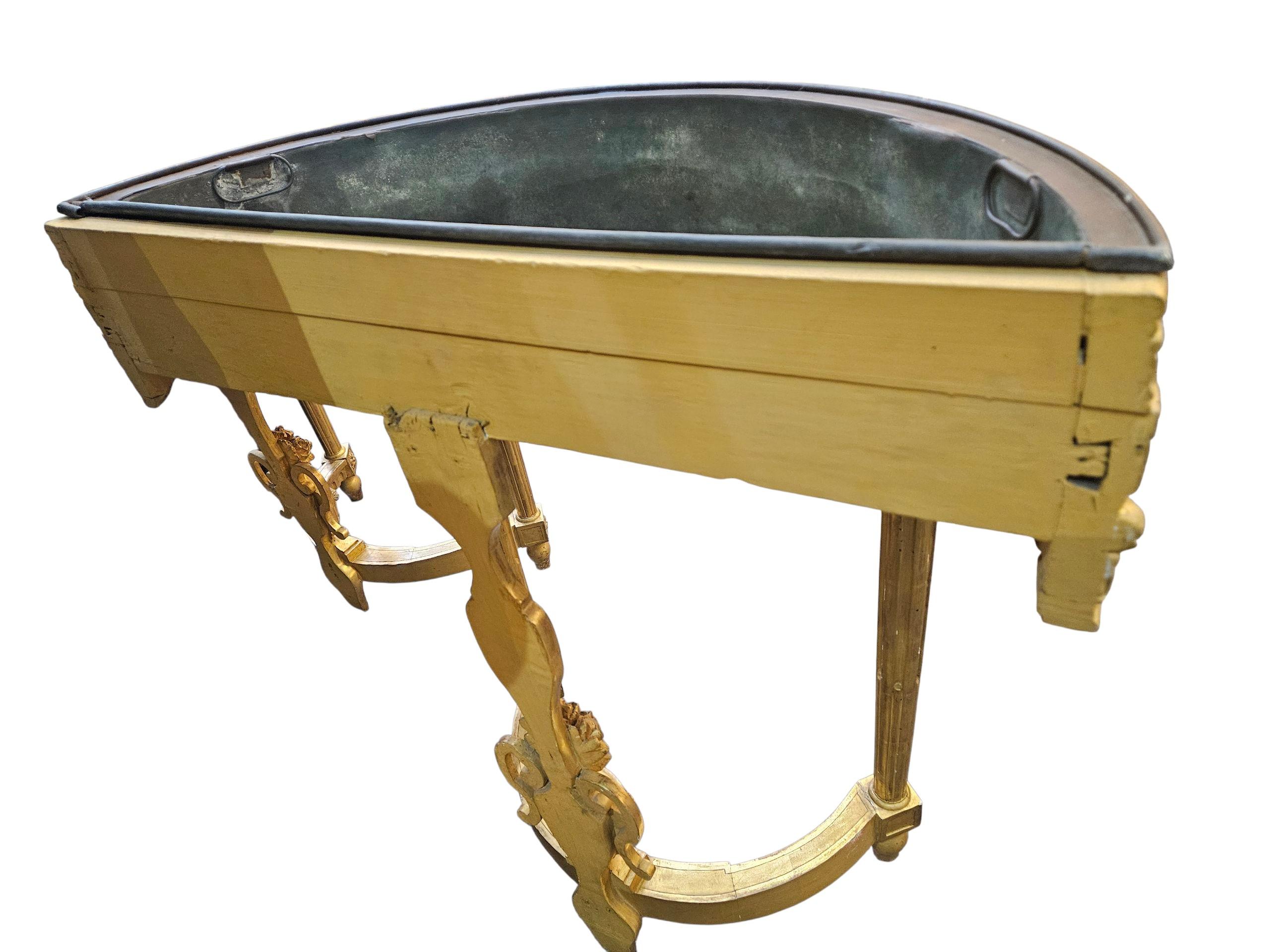 Louis XV Paire de jardinières en bois doré du 19e siècle en vente