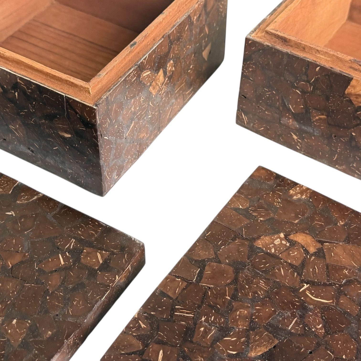 Pair Oggetti Tessellated Coconut Shell Lidded Boxes, 1990 In Good Condition For Sale In Chicago, IL