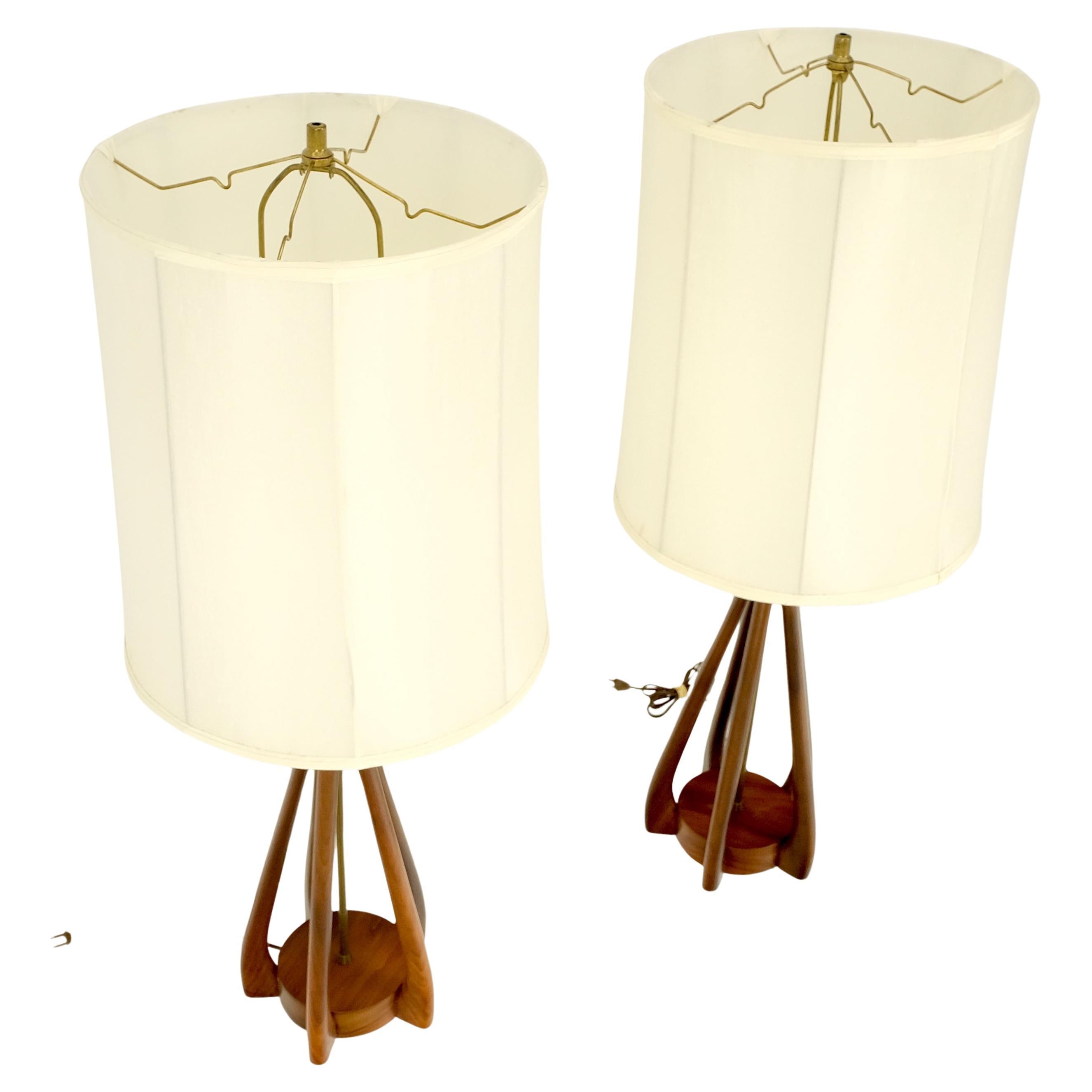 Paire de lampes de bureau sculptées et sculptées en noyer huilé de style mi-siècle moderne, couleur menthe poire ! en vente 4