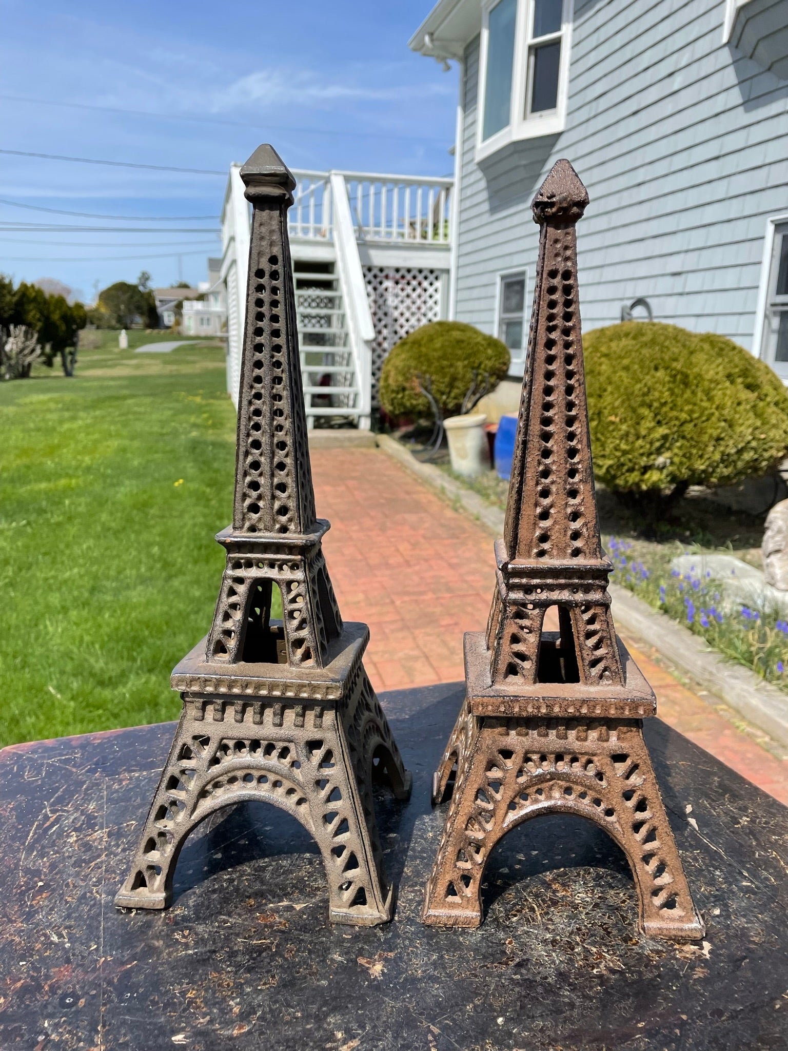 Paar architektonische Laternen „Eiffel Tower“ aus dem alten Paris (Showa) im Angebot