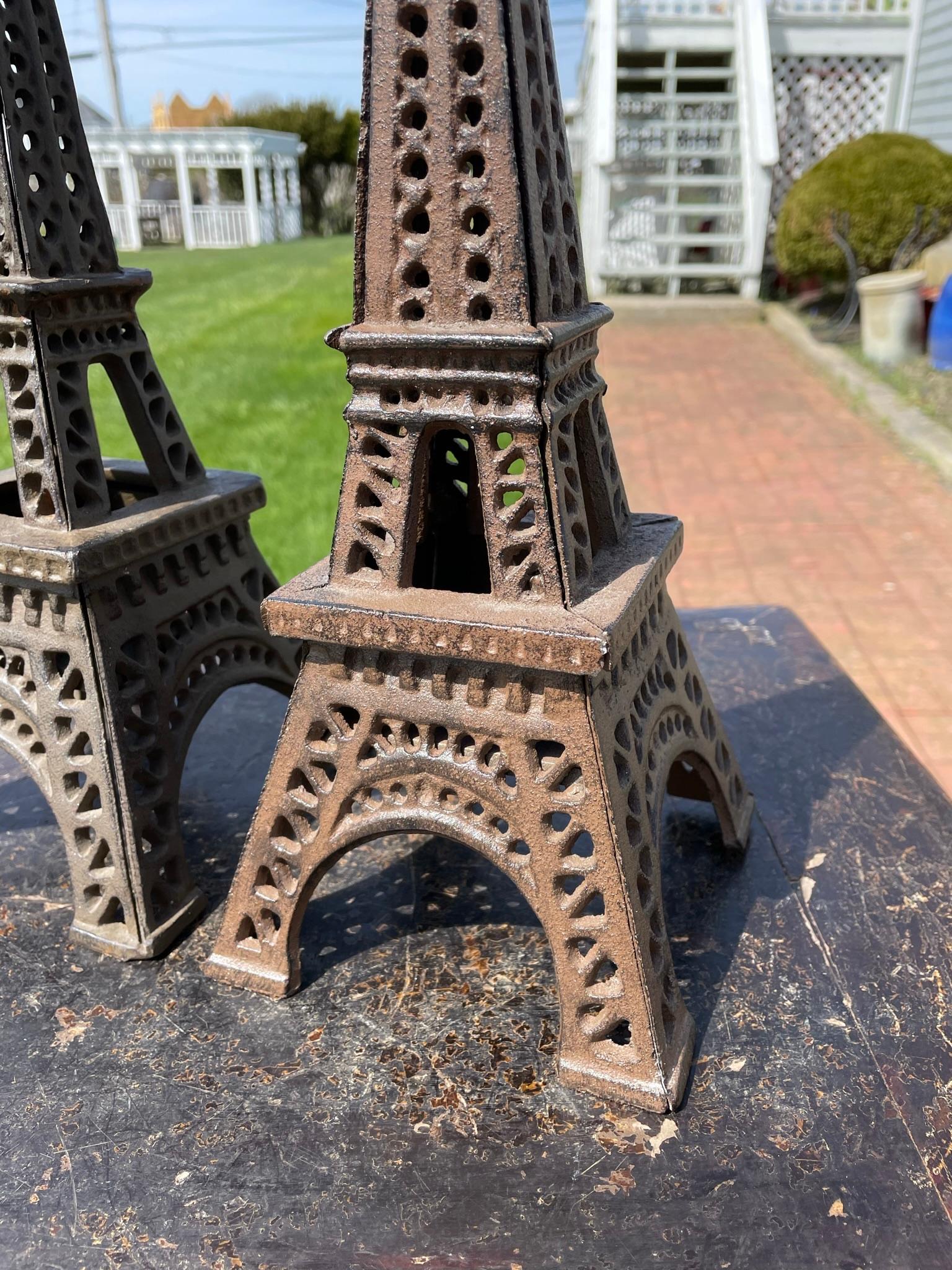 Paar architektonische Laternen „Eiffel Tower“ aus dem alten Paris (20. Jahrhundert) im Angebot