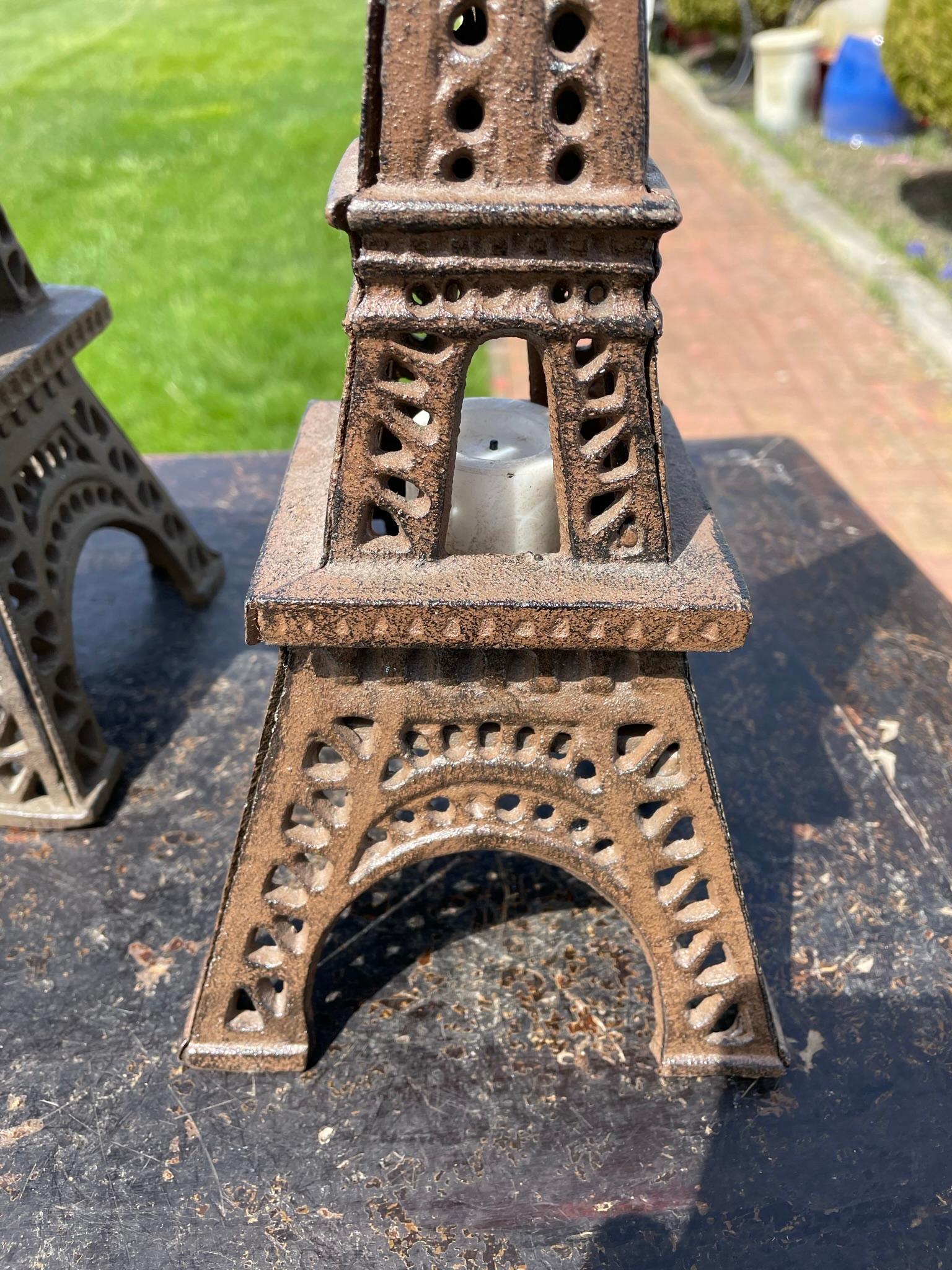 Paar architektonische Laternen „Eiffel Tower“ aus dem alten Paris (Eisen) im Angebot