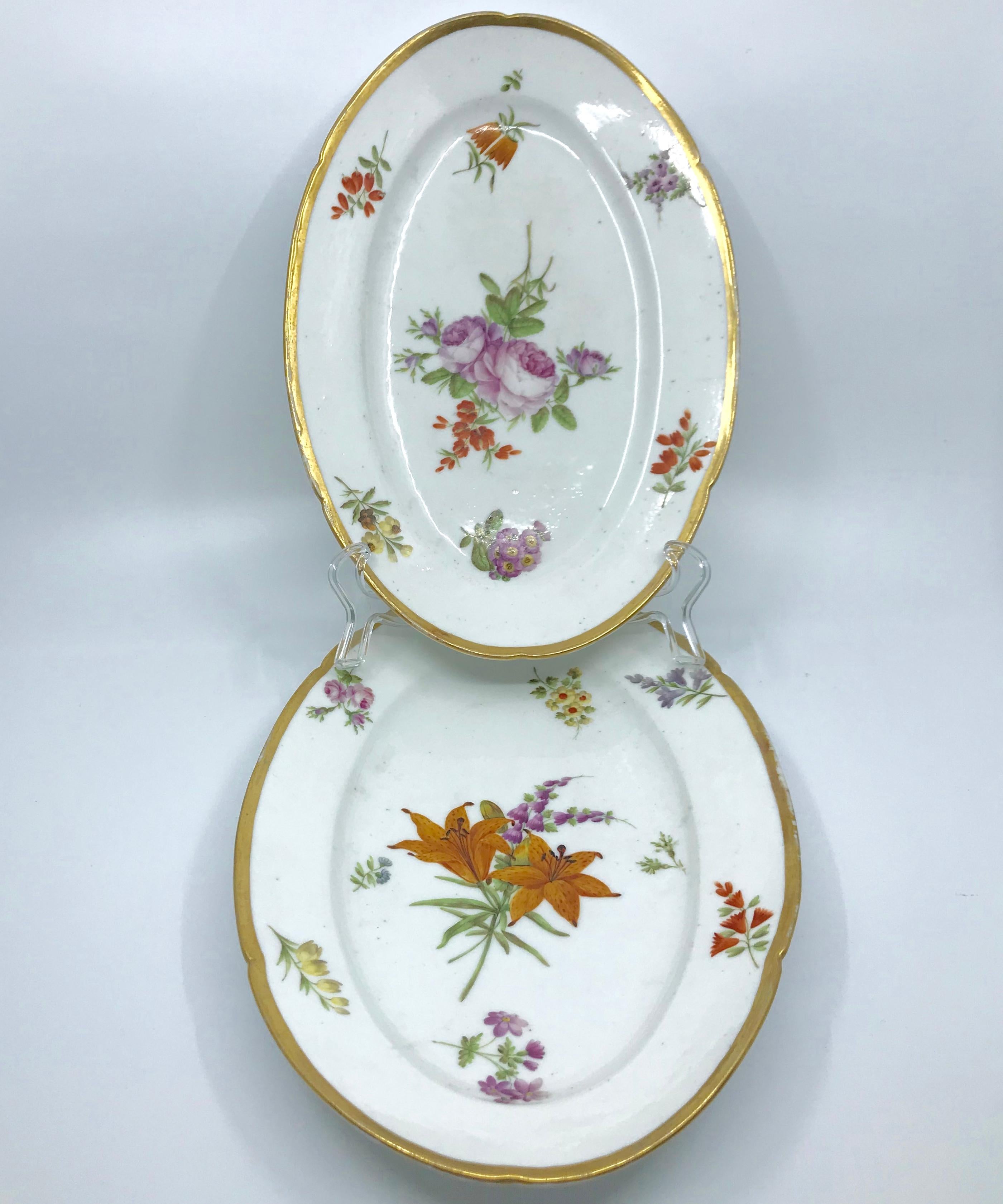 19th Century Pair of Old Paris Gilt Porcelain Floral Platters For Sale
