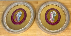 Paire de plaques allégoriques en porcelaine Old Paris représentant les joies et les peines de l'amour