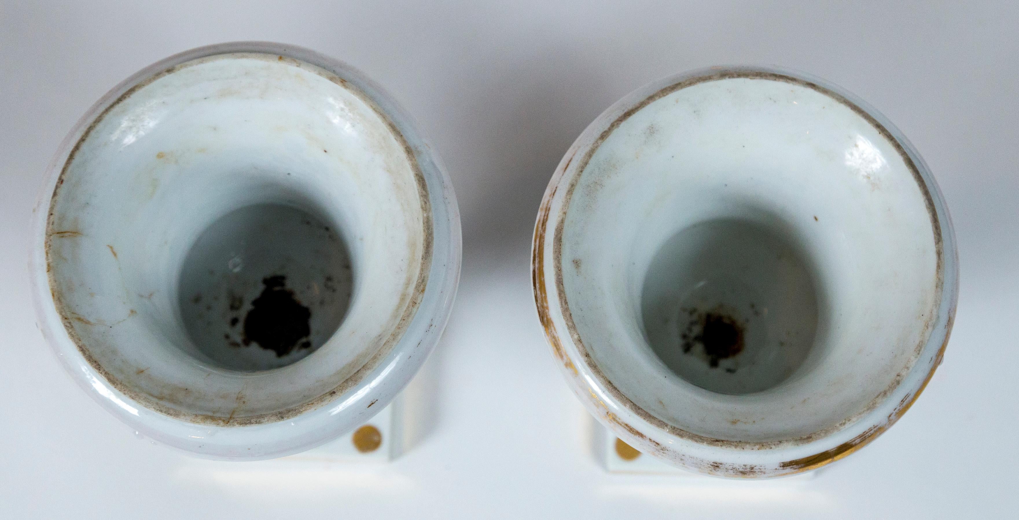 Pair Old Paris 'Vieux Paris' Porcelain Urns, France, 19th Century For Sale 2