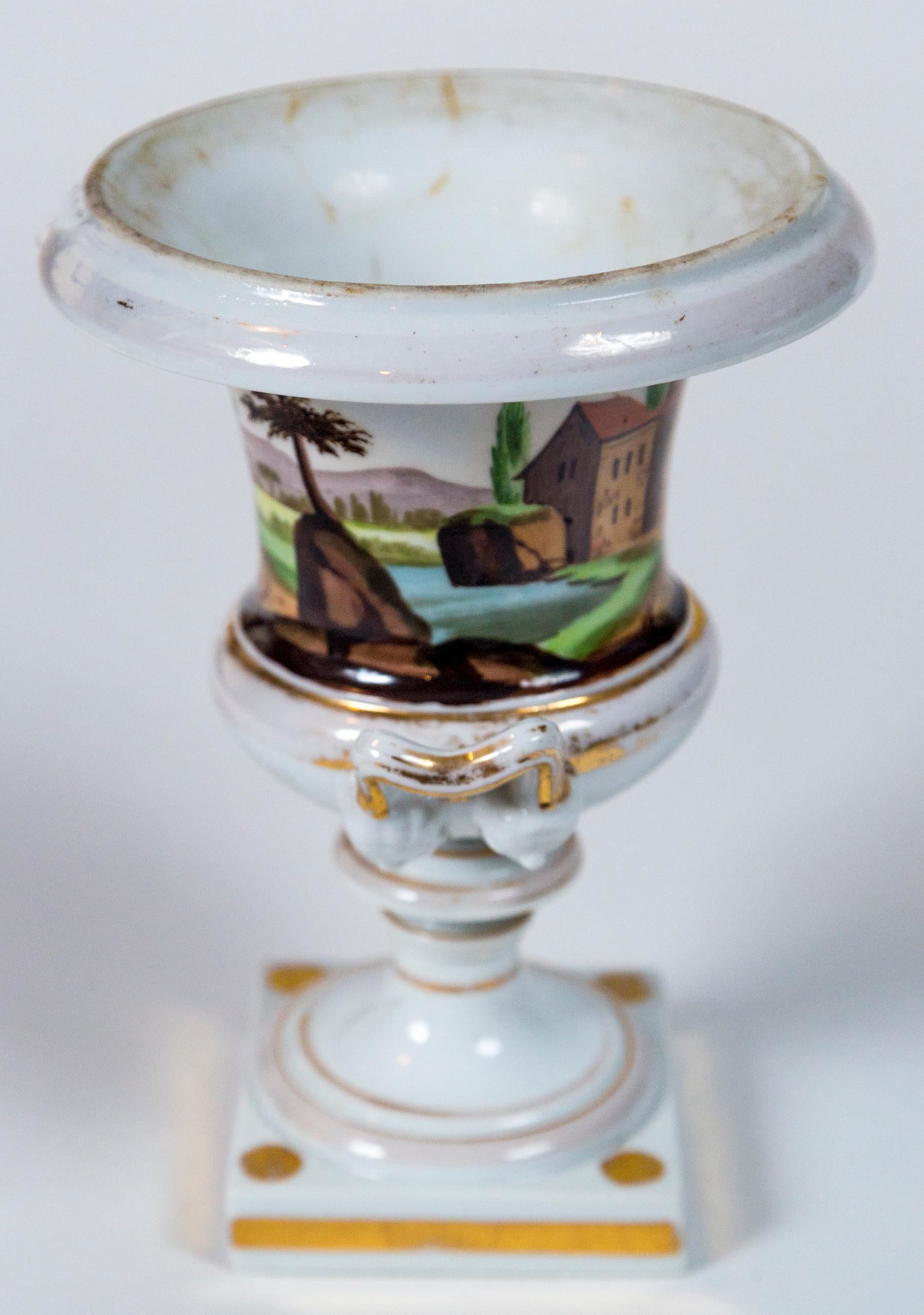 Empire Paire d'urnes en porcelaine Old Paris 'Vieux Paris', France, 19ème siècle en vente