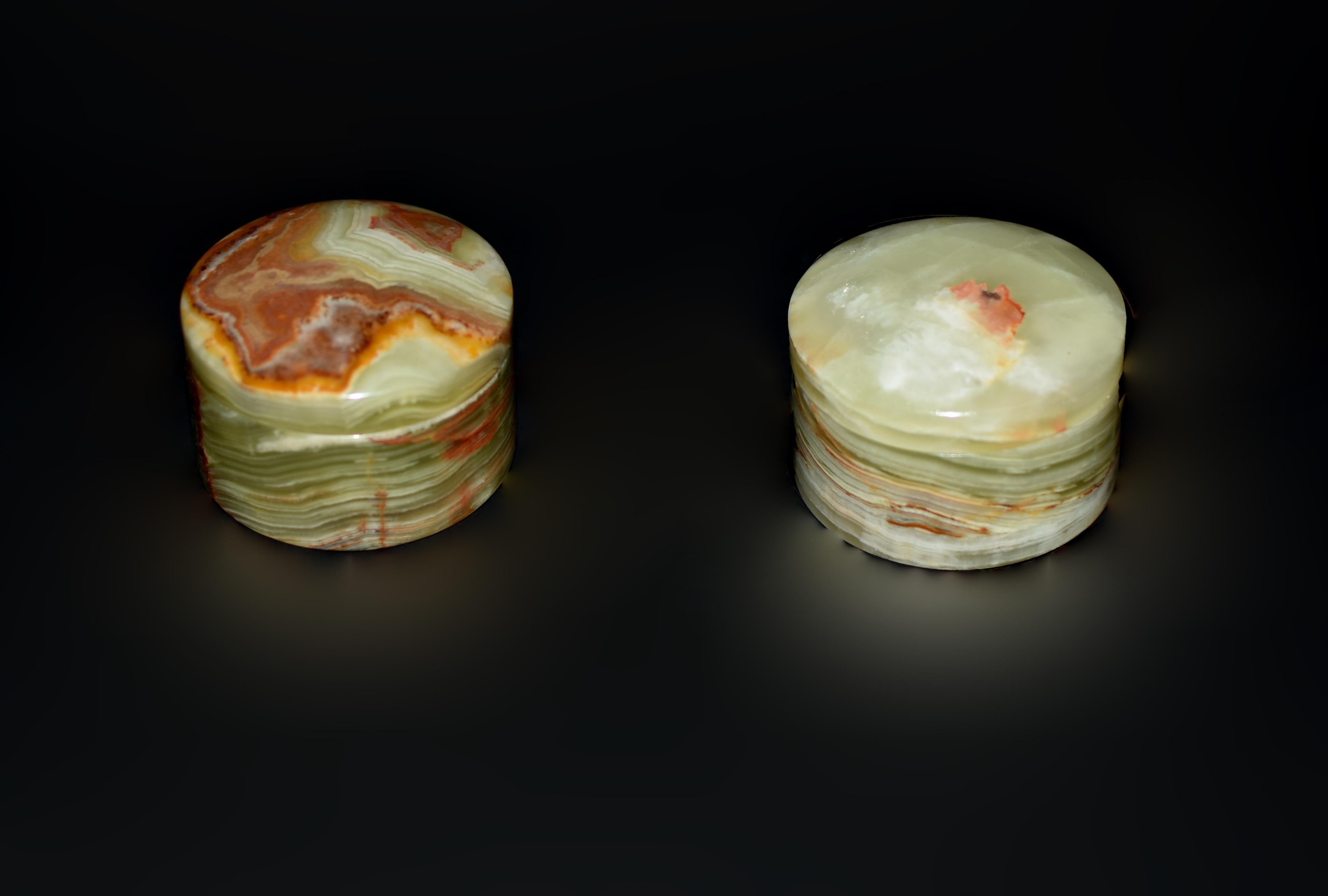 Pair Onyx Round Boxes In Excellent Condition For Sale In Somis, CA