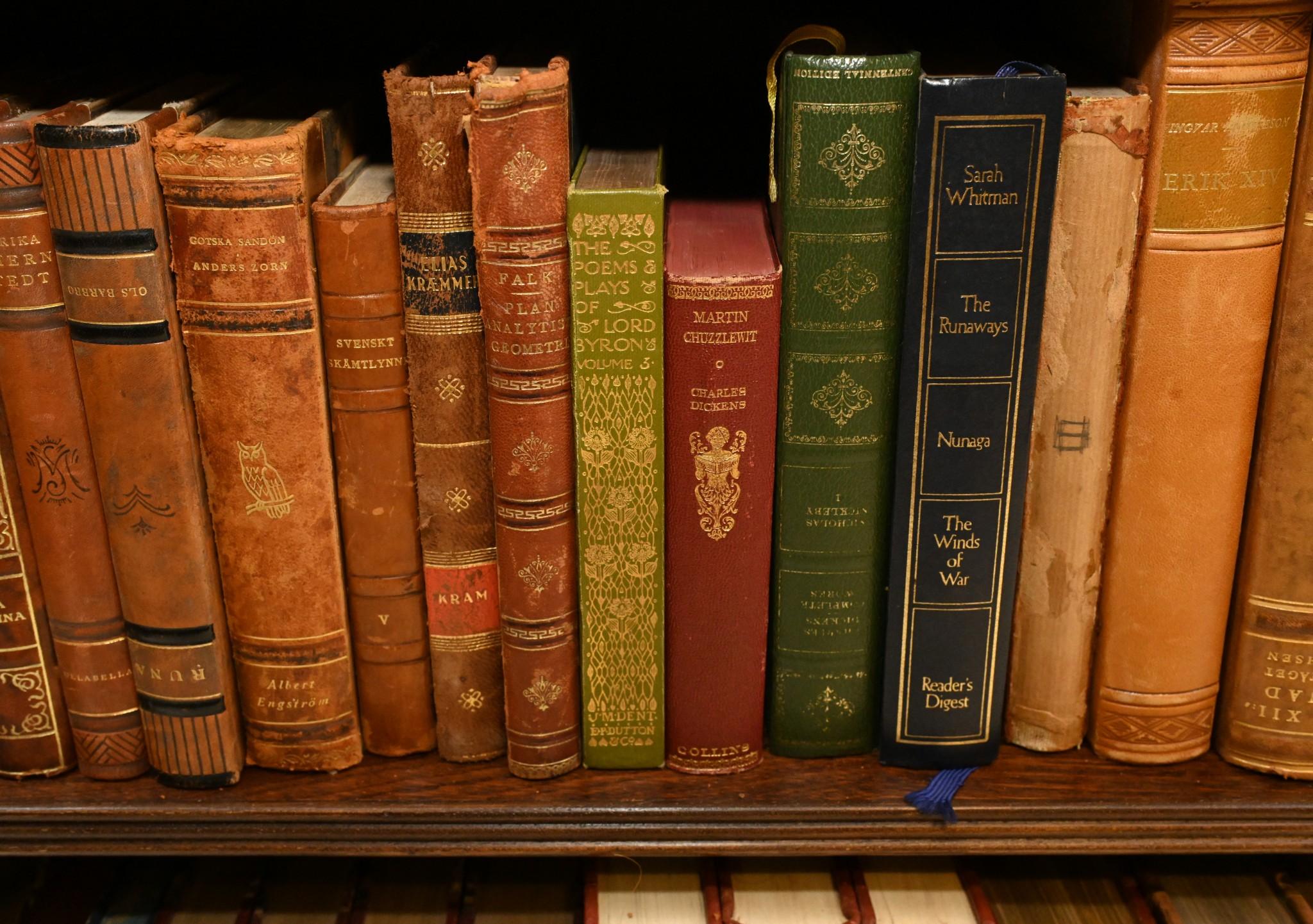 Coppia di librerie aperte - Libreria Sheraton Regency in mogano in vendita 9
