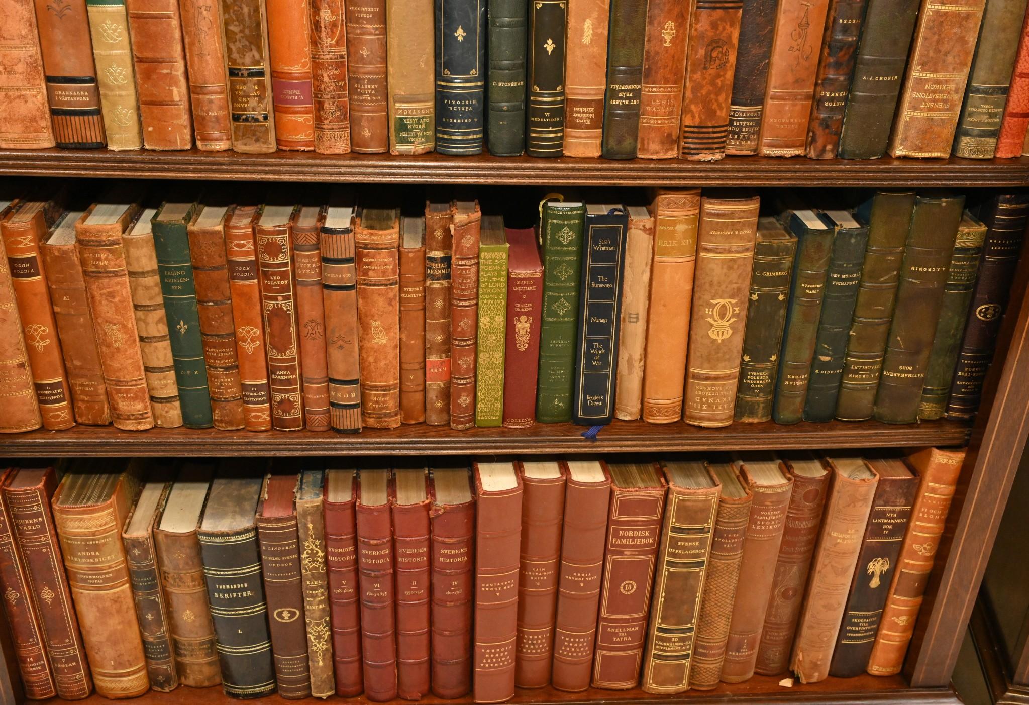 Coppia di librerie aperte - Libreria Sheraton Regency in mogano in vendita 4