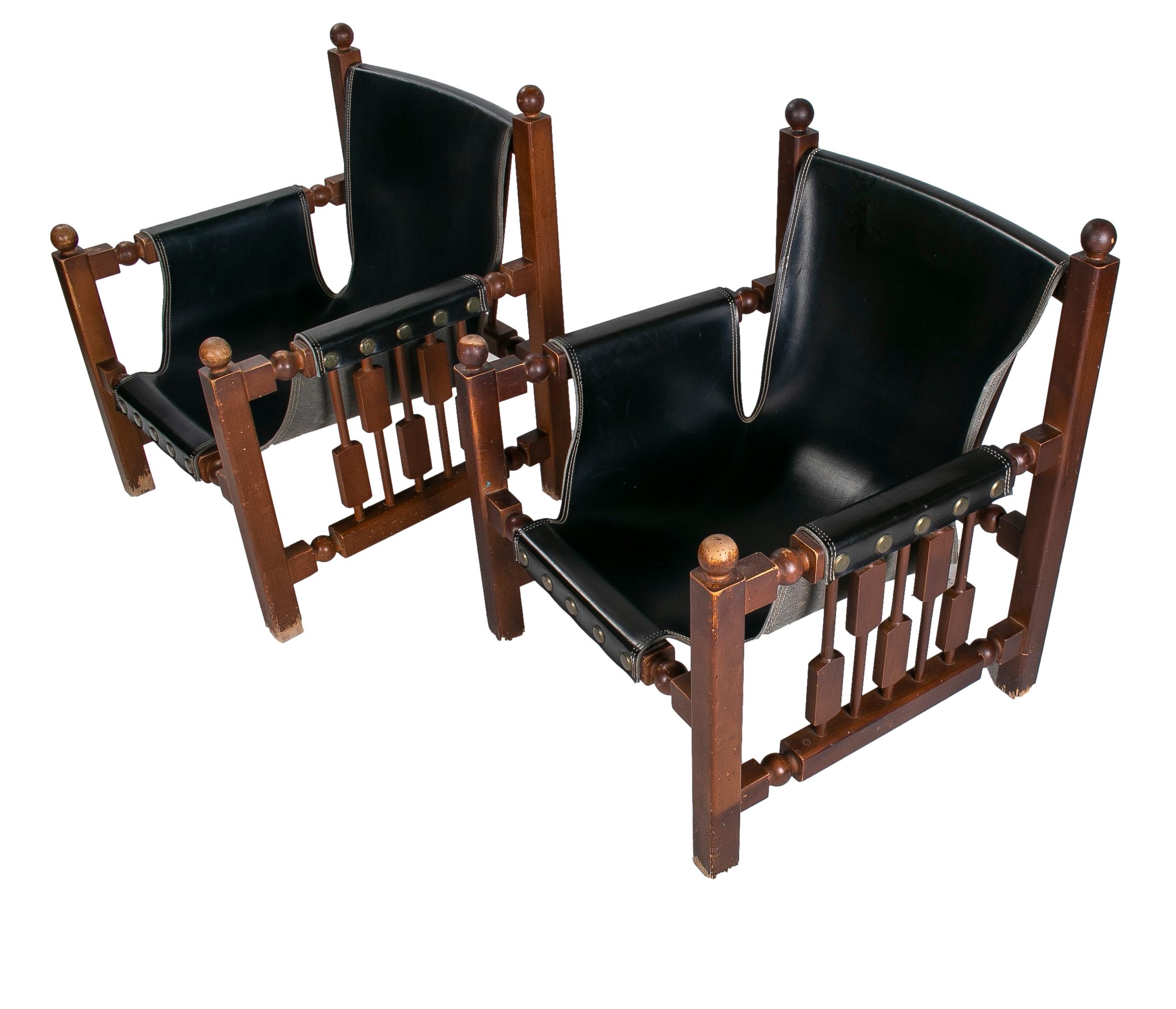 Spanish Pair or 1960s Paco Muñoz Designer Wood and Leather Armchairs For Sale