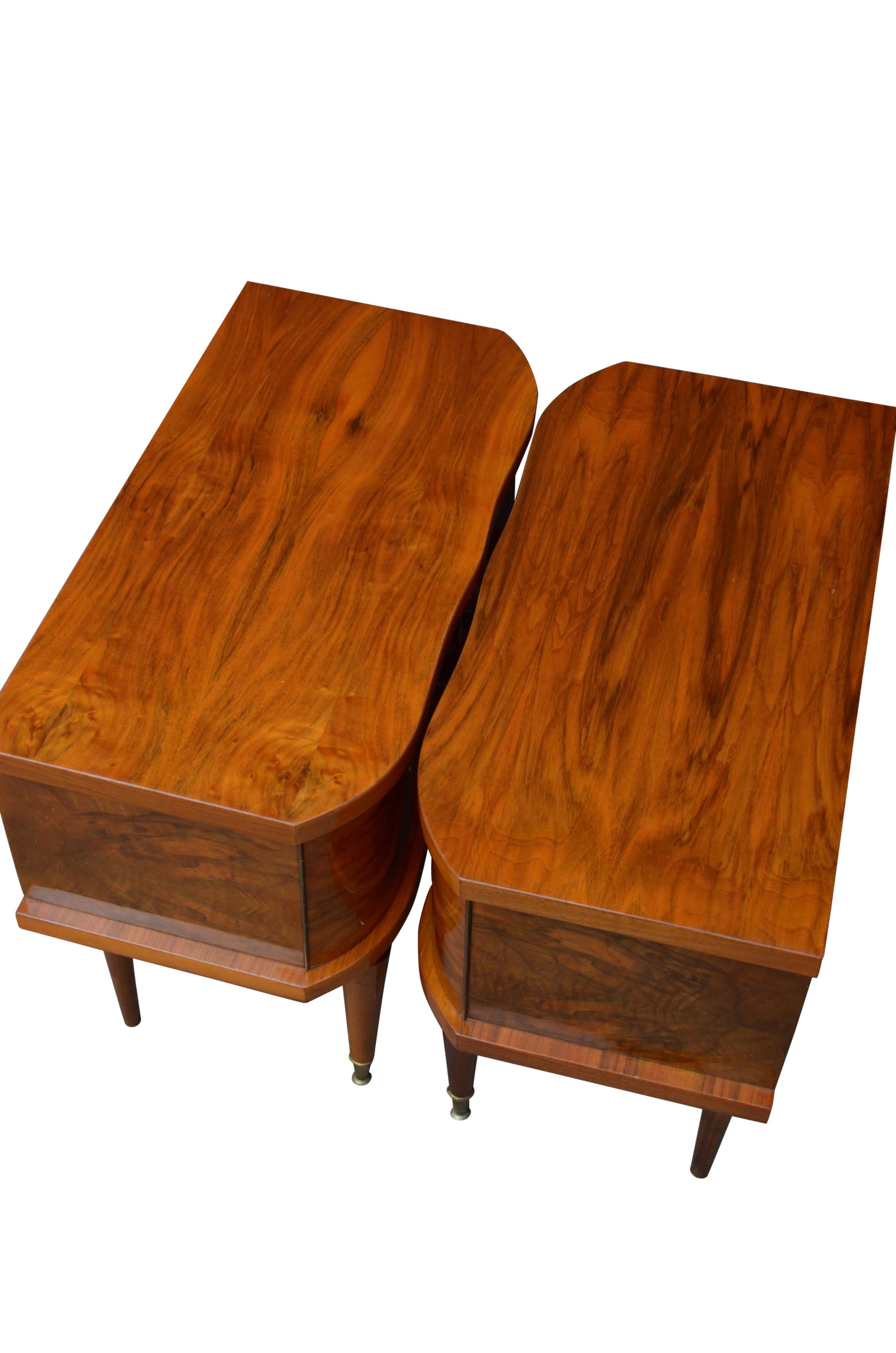 Pair of Figured Walnut Low Bedside Cabinets In Good Condition In Whaley Bridge, GB