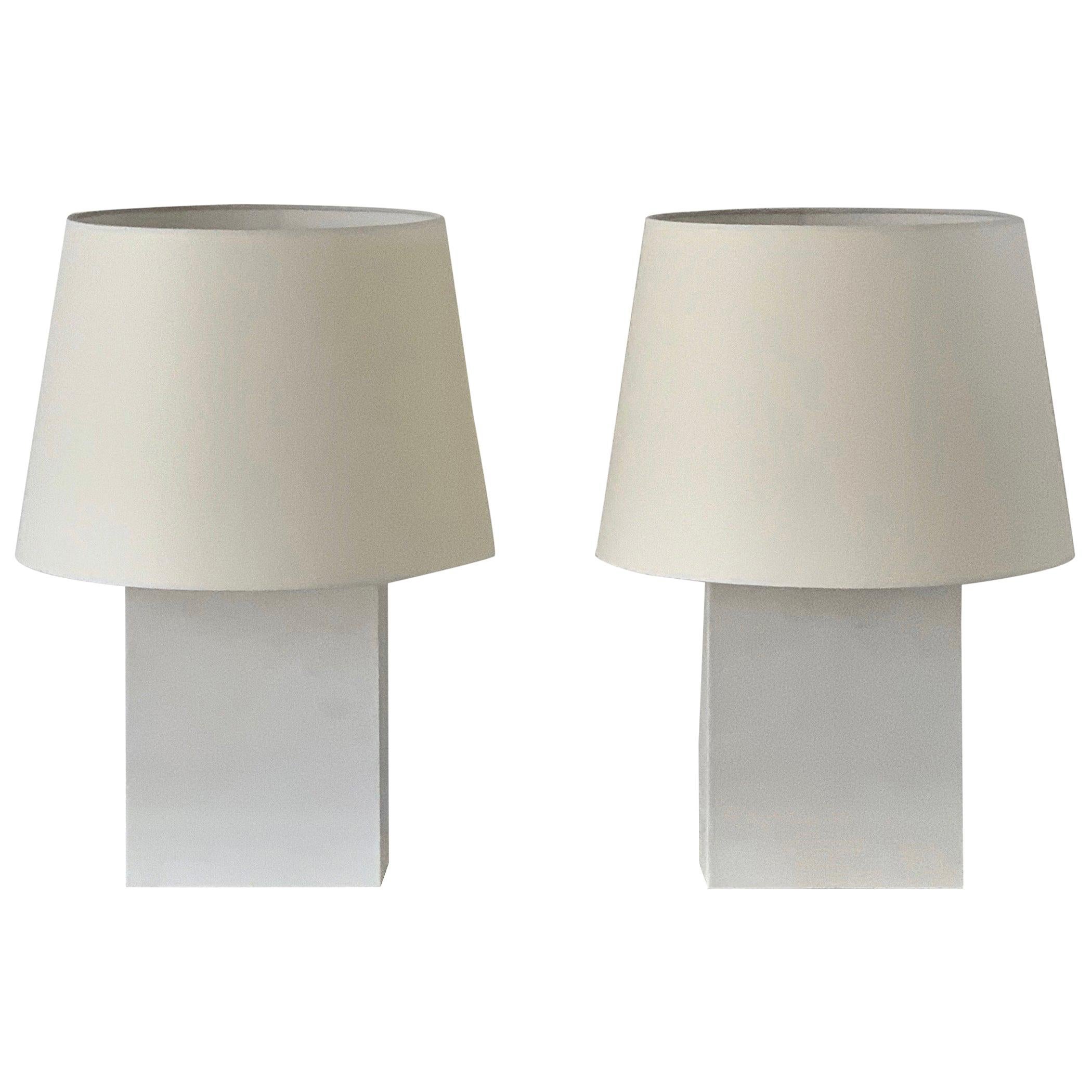 Paire de grandes lampes de table en parchemin 'Bloc' par Design Frères