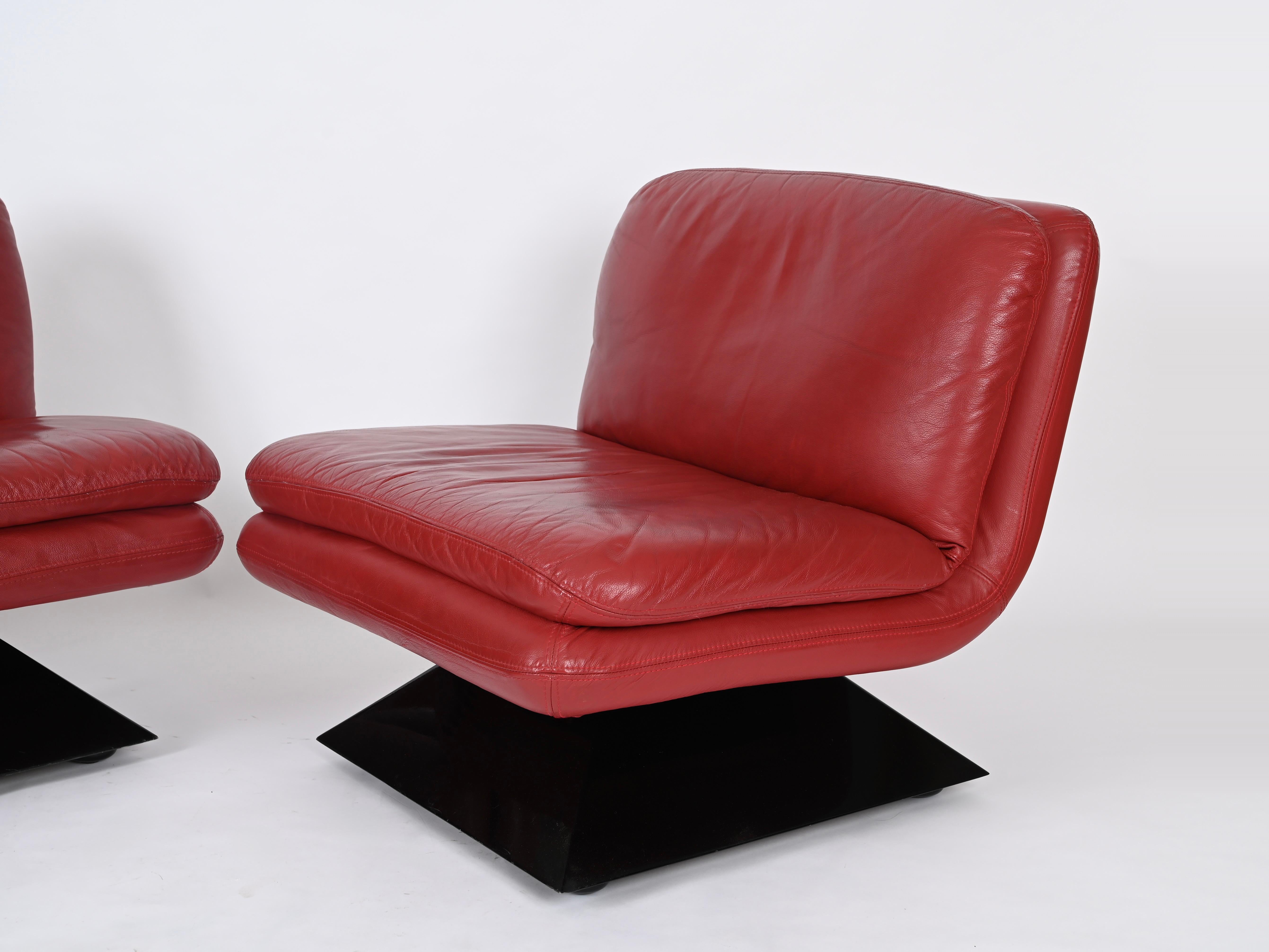 Pair or Maroon Full Grain Leather and Fiberglass Armchairs, Hans Von Klier, '70s For Sale 2