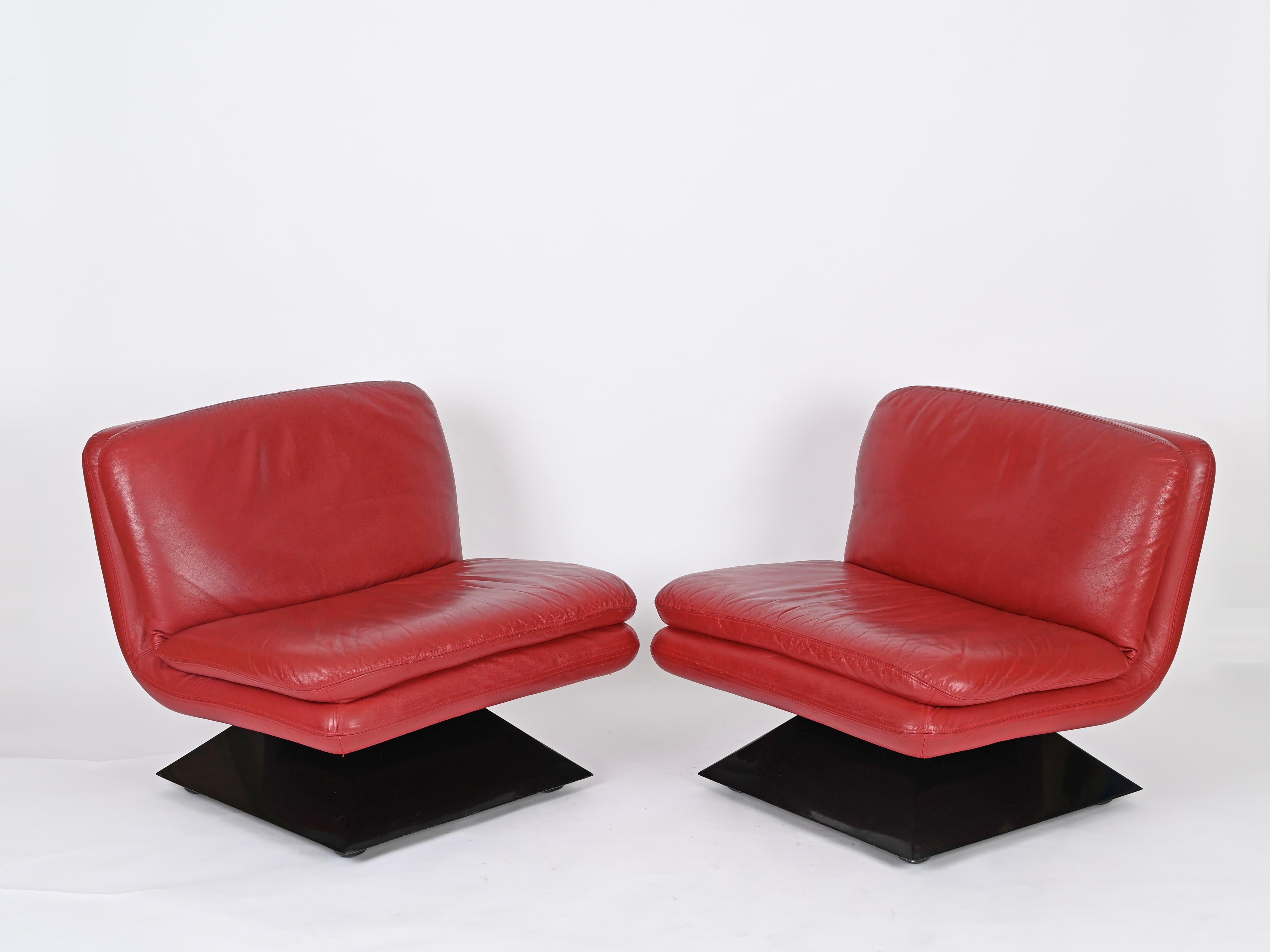 Pair or Maroon Full Grain Leather and Fiberglass Armchairs, Hans Von Klier, '70s For Sale 1