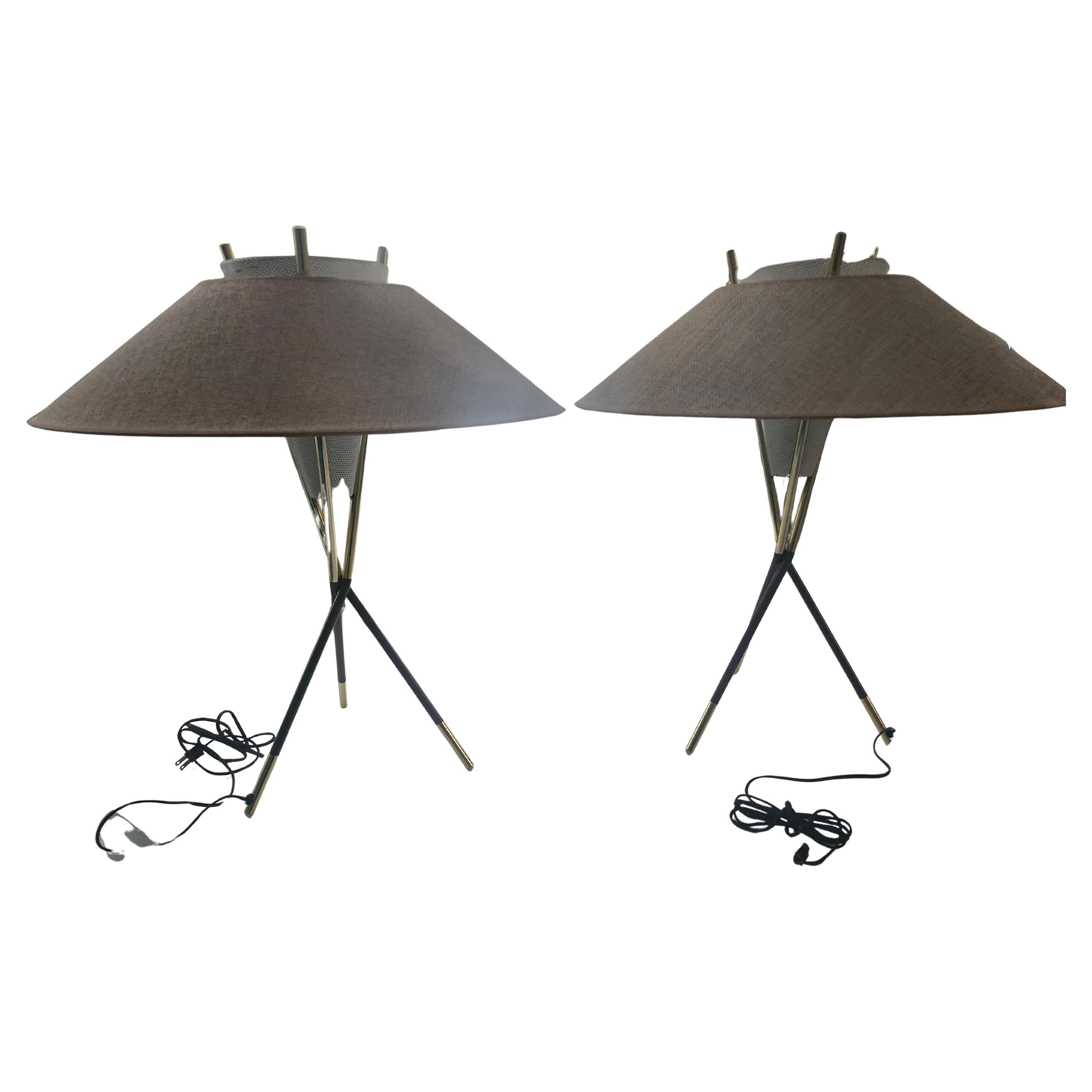 Paire de lampes de bureau triples de style mi-siècle moderne par Gerald Thurston pour Lightolier en vente 2