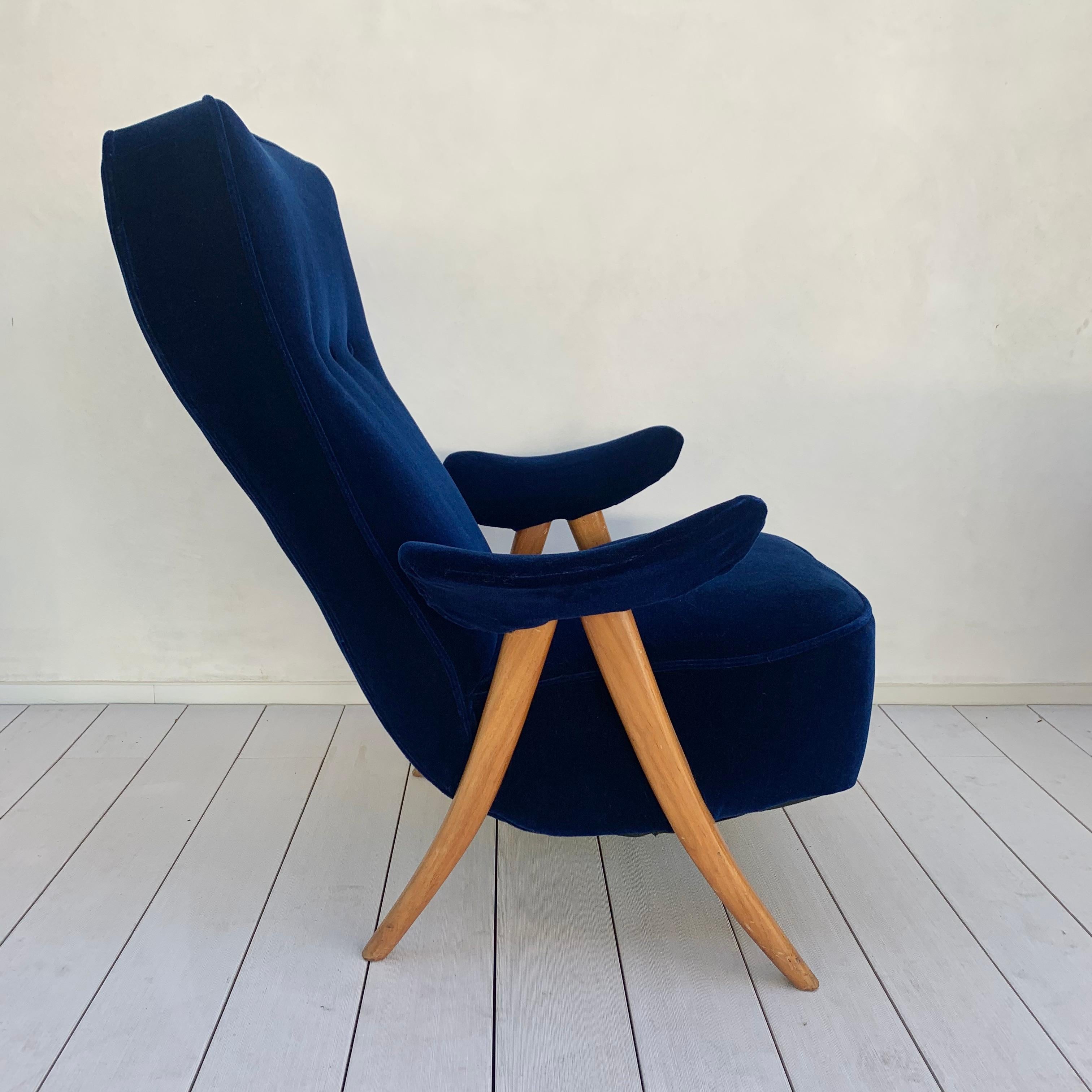 Pair or Sculptural Italian Chairs 1