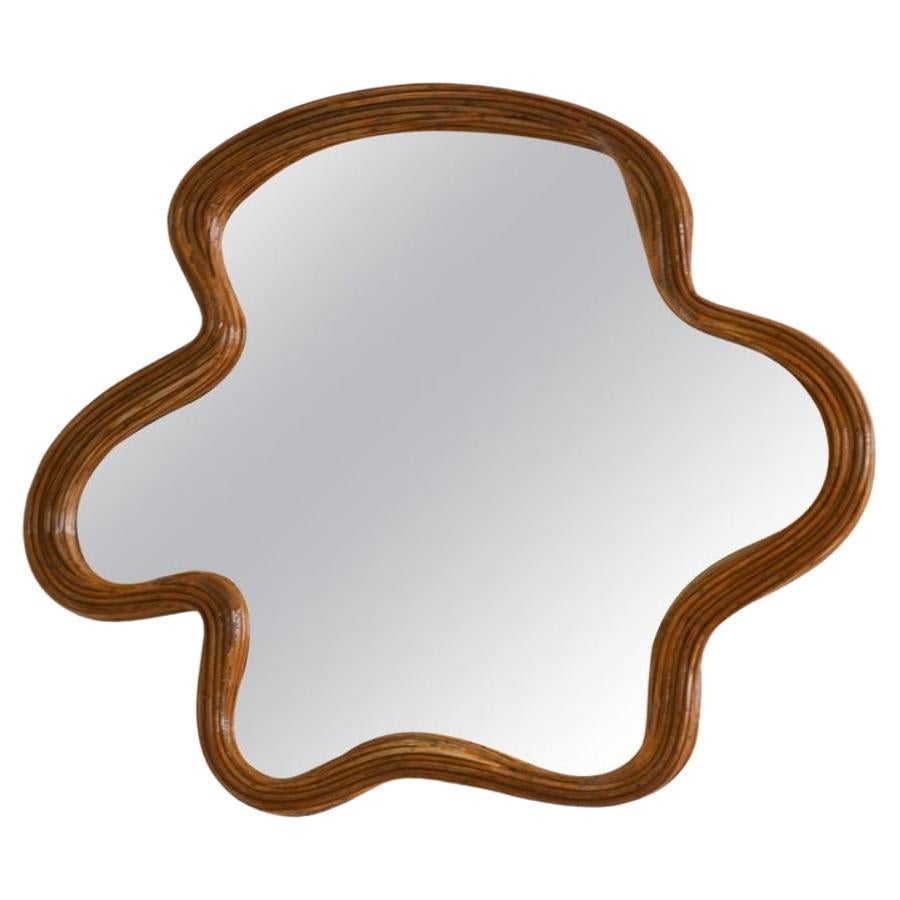 Specchio da parete in rattan a forma di coppia