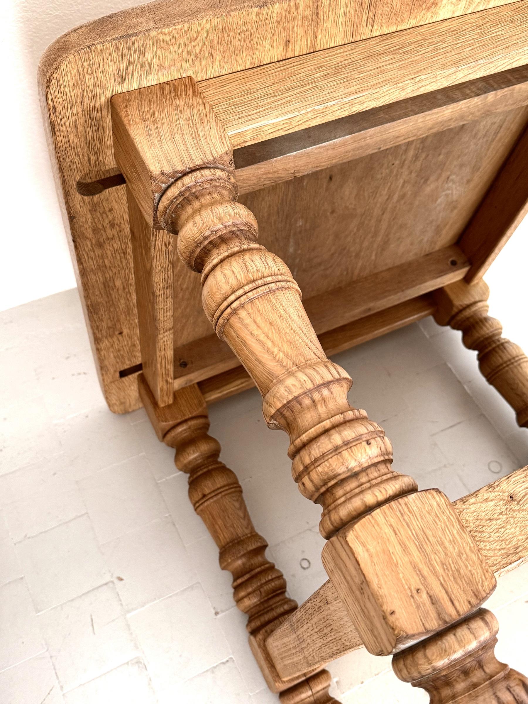 Paire de tables d'appoint en bois de chêne texturé organique par Vereinigte Werkstätten, 1970 en vente 7