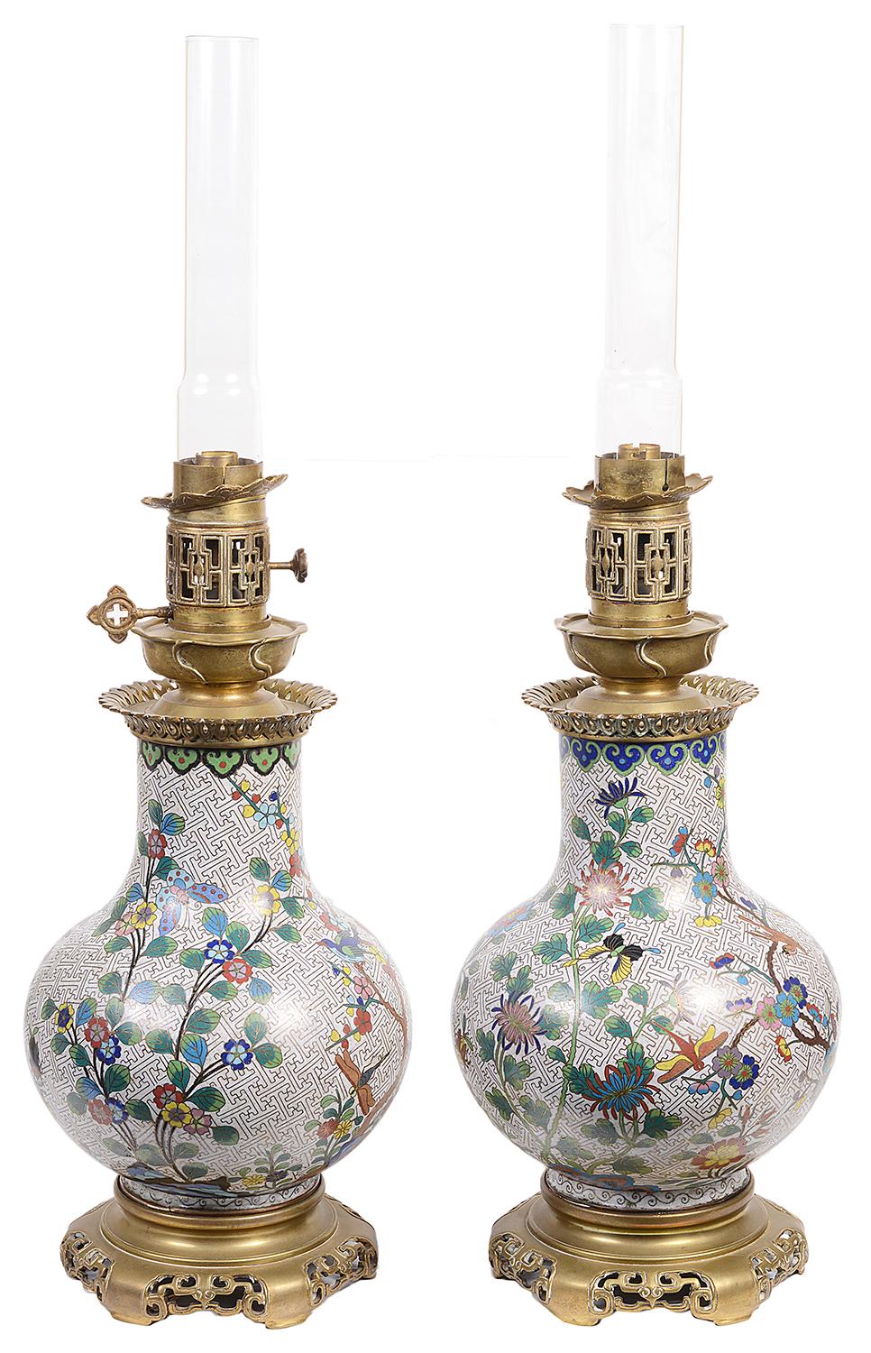 Français Paire de lampes de style oriental en émail, 19ème siècle en vente