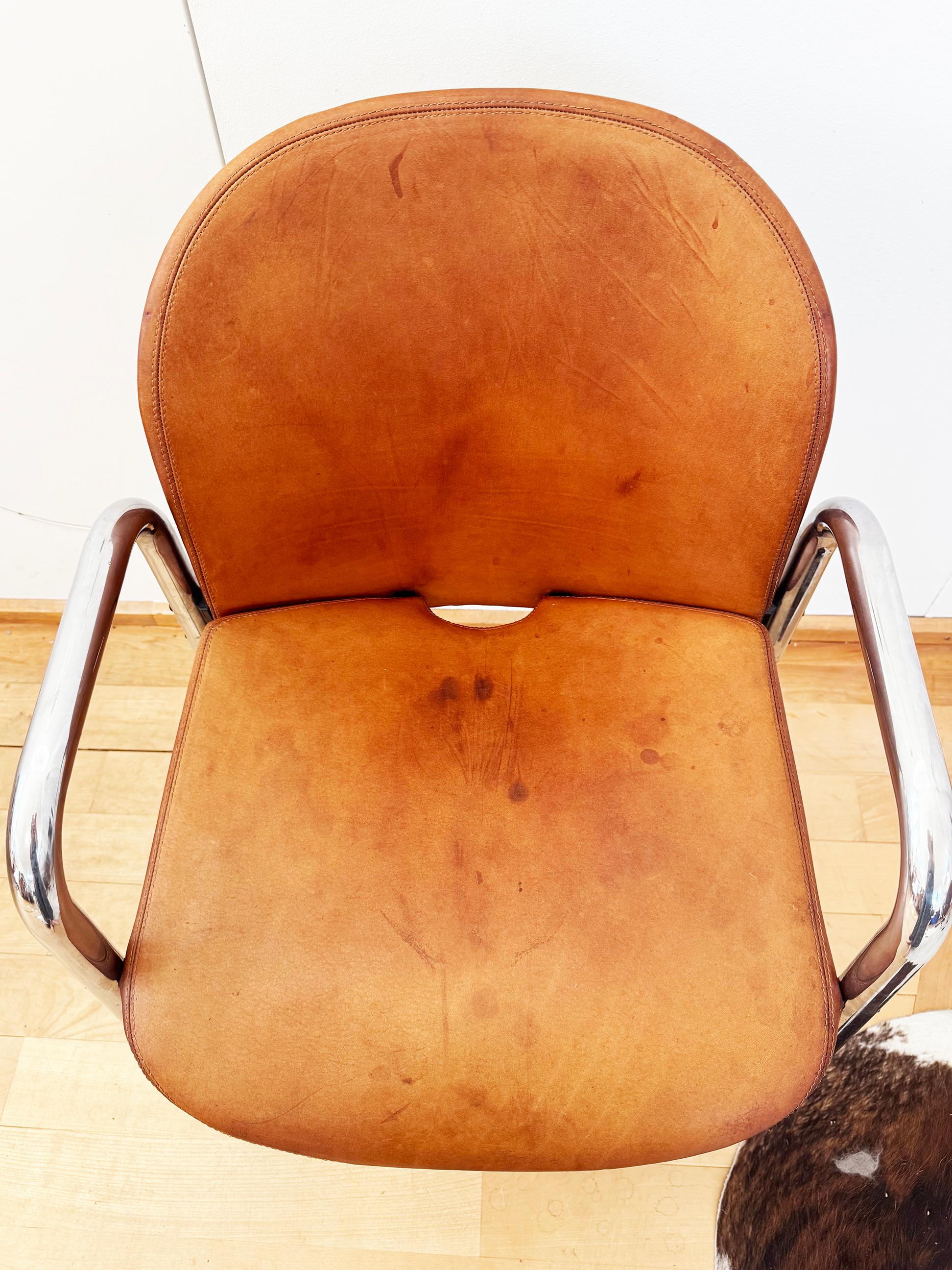 PAAR Original 70er Jahre Braunes Leder Afra & Tobia Scarpa B&B Italia 'Dialogo' Stühle (Ende des 20. Jahrhunderts) im Angebot