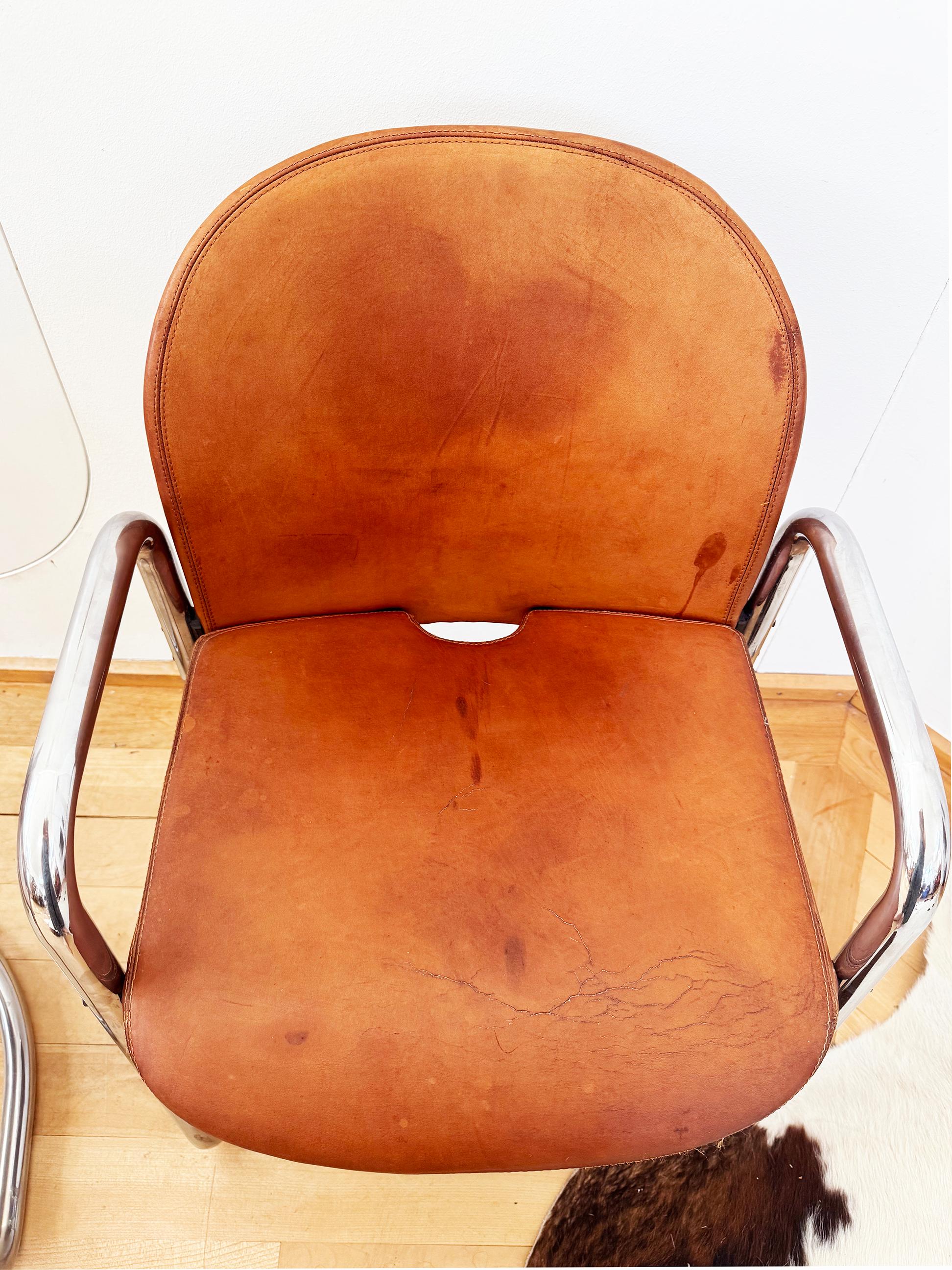 PAAR Original 70er Jahre Braunes Leder Afra & Tobia Scarpa B&B Italia 'Dialogo' Stühle (Metall) im Angebot