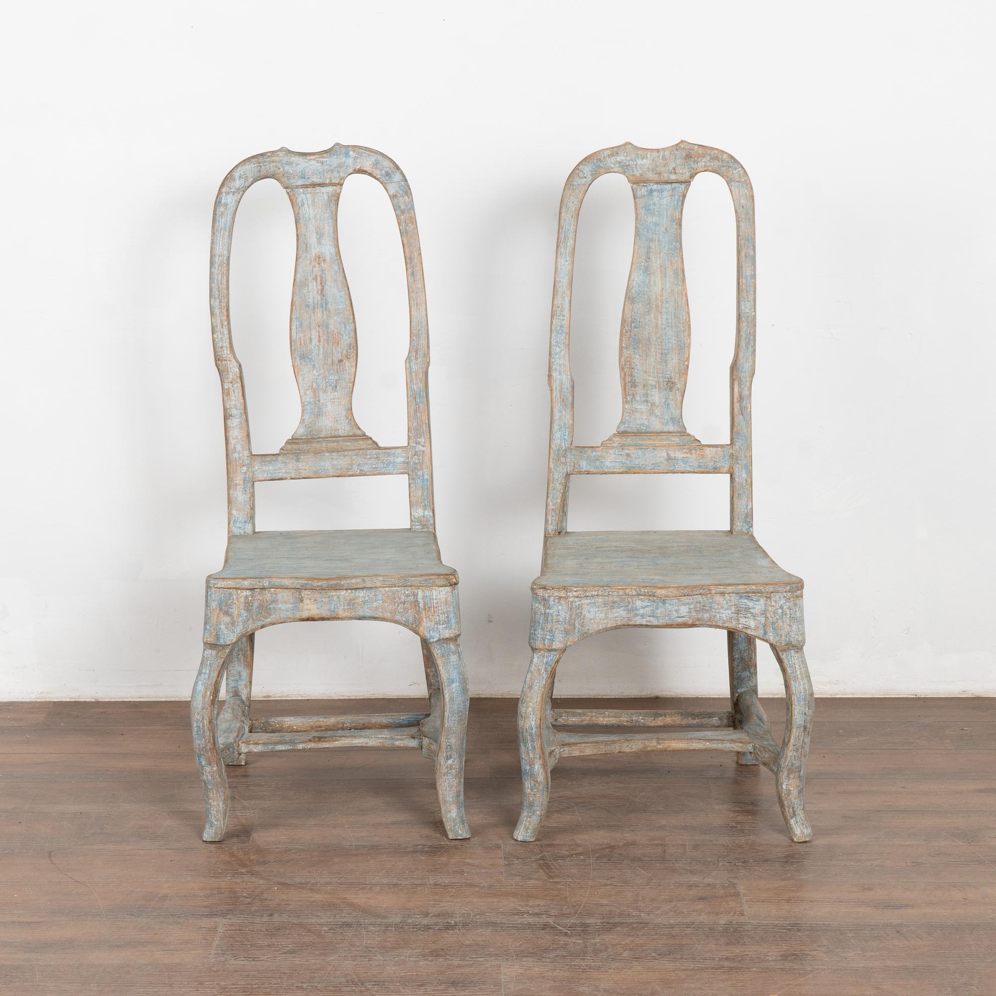 Rococo Paire de chaises d'appoint rococo originales en pin suédois peint en bleu, vers 1800-40 en vente