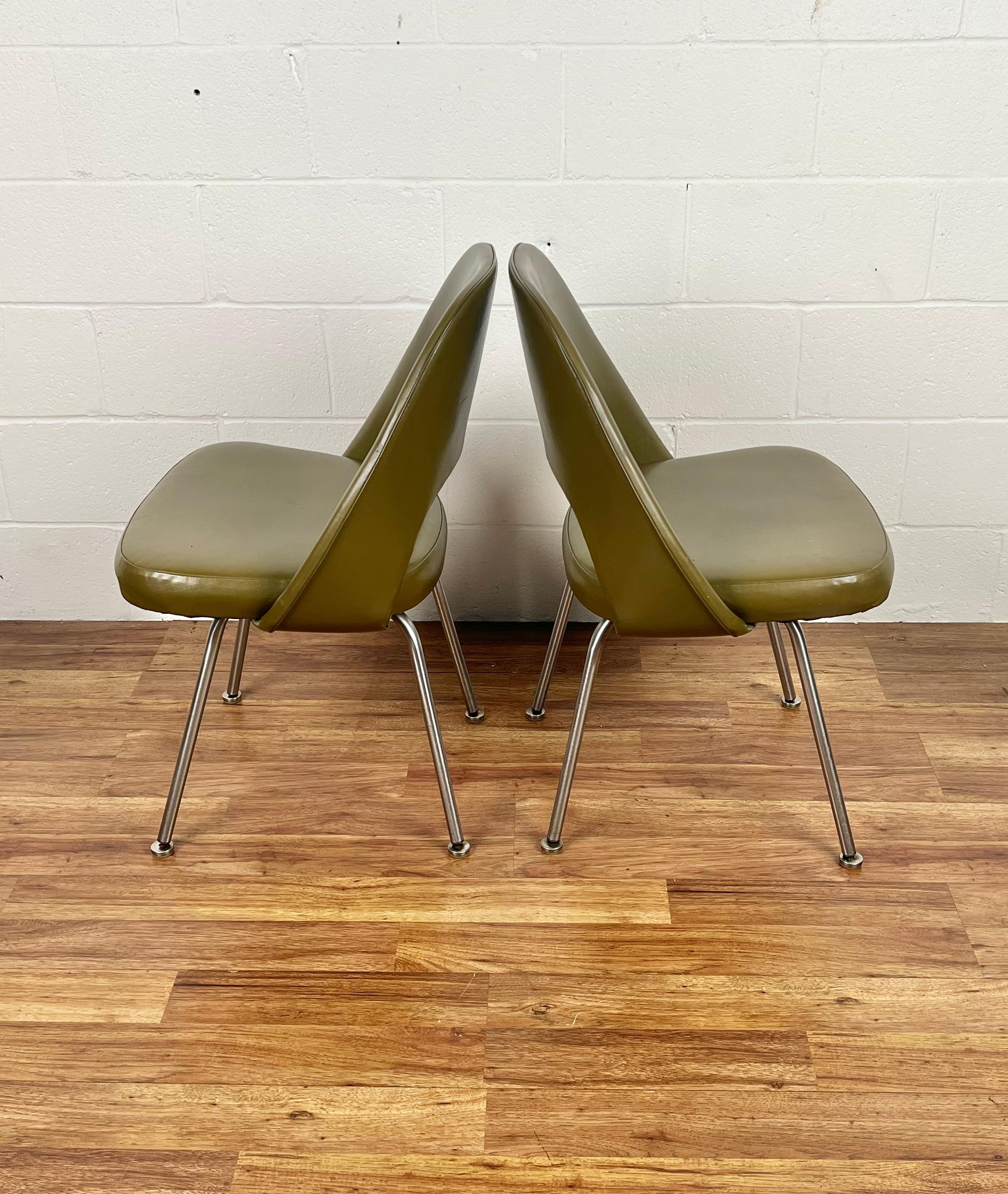 Pair Original Bronze Green Early Eero Saarinen 71 Executive Side Chairs Knoll In Good Condition In Philadelphia, PA