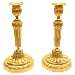 Paar Goldbronze-Kerzenständer, signiert Henry Dasson, vergoldete Kandelaber 1880