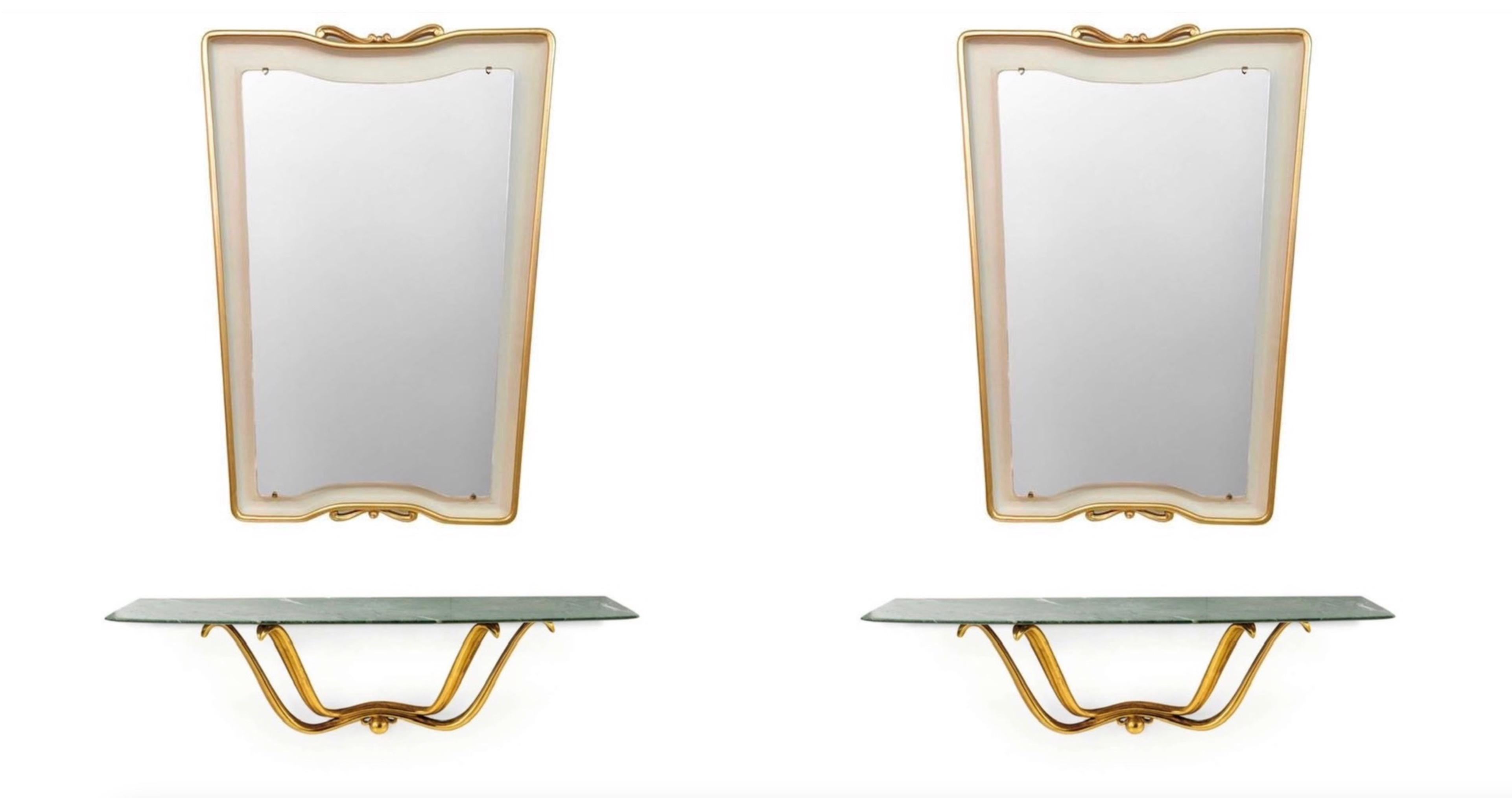 Ein außergewöhnliches und äußerst seltenes Paar von schwebenden Konsolen und Spiegeln, entworfen von Osvaldo Borsani
Geschnitzte Wandkonsole aus wasservergoldetem Holz mit Marmorplatte, deren Ränder wie ein Flugzeugflügel geschliffen