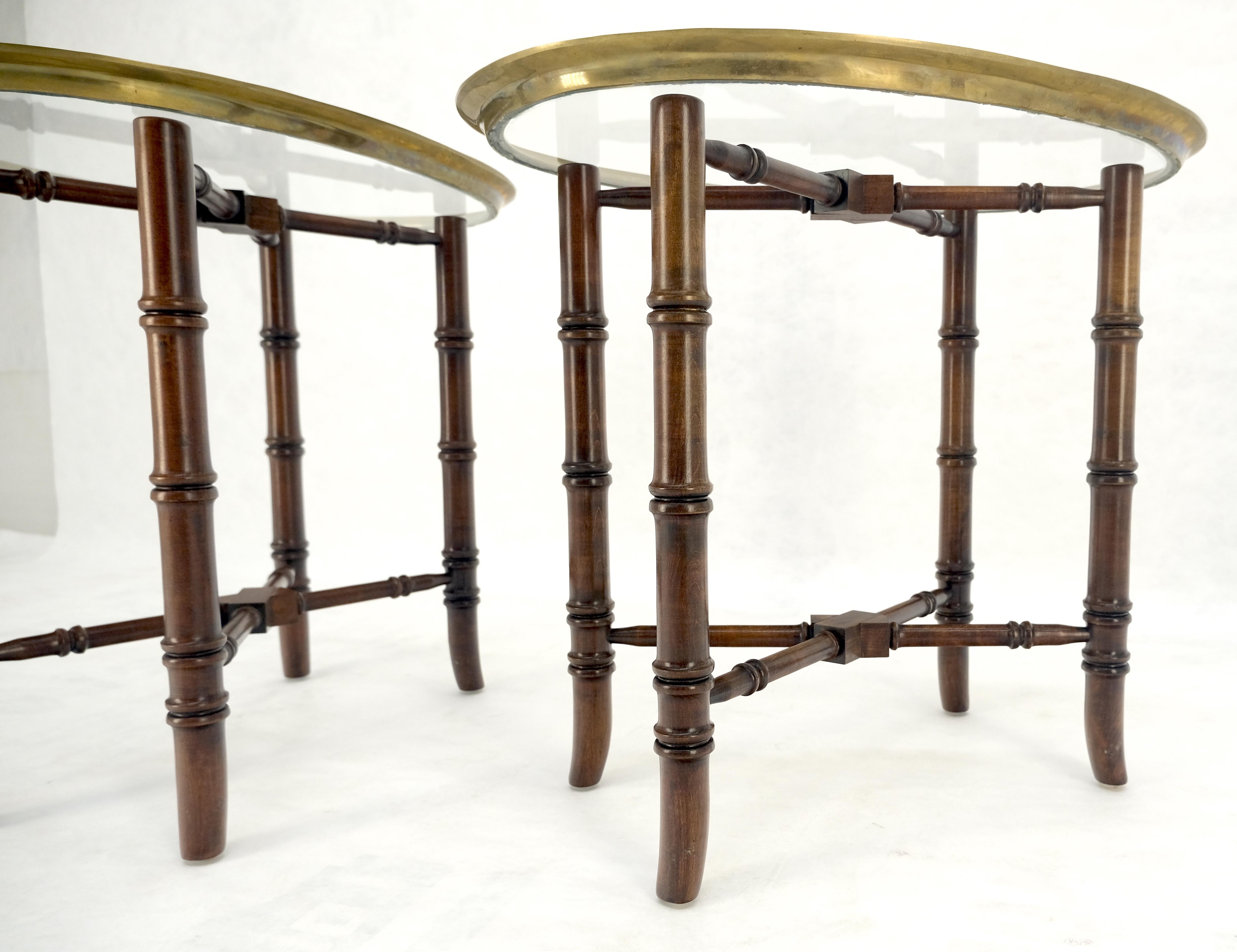 Paire de tables d'appoint ovales en laiton Gallery avec dessus en verre et bases en faux bambou MINT en vente 4