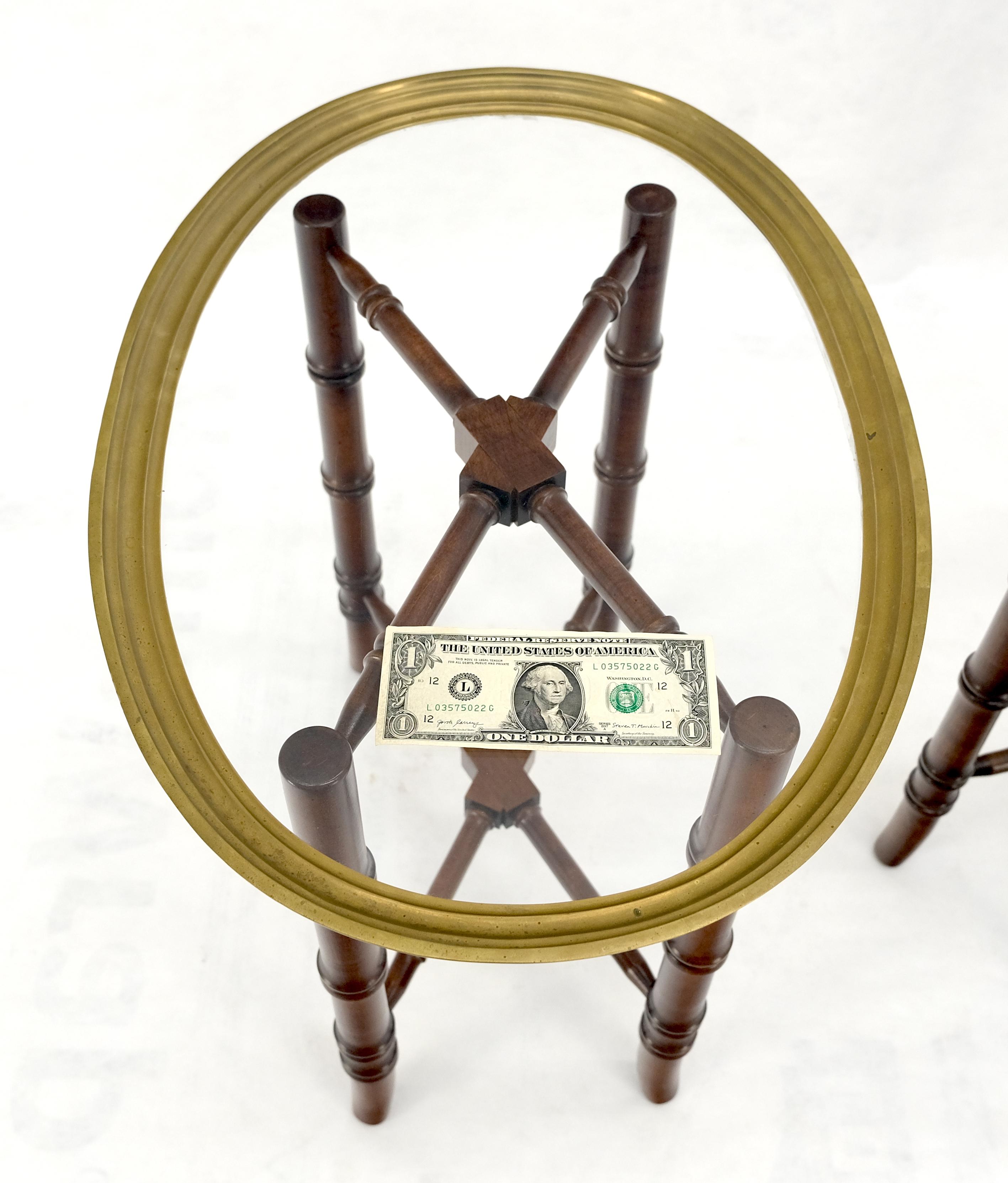 Américain Paire de tables d'appoint ovales en laiton Gallery avec dessus en verre et bases en faux bambou MINT en vente