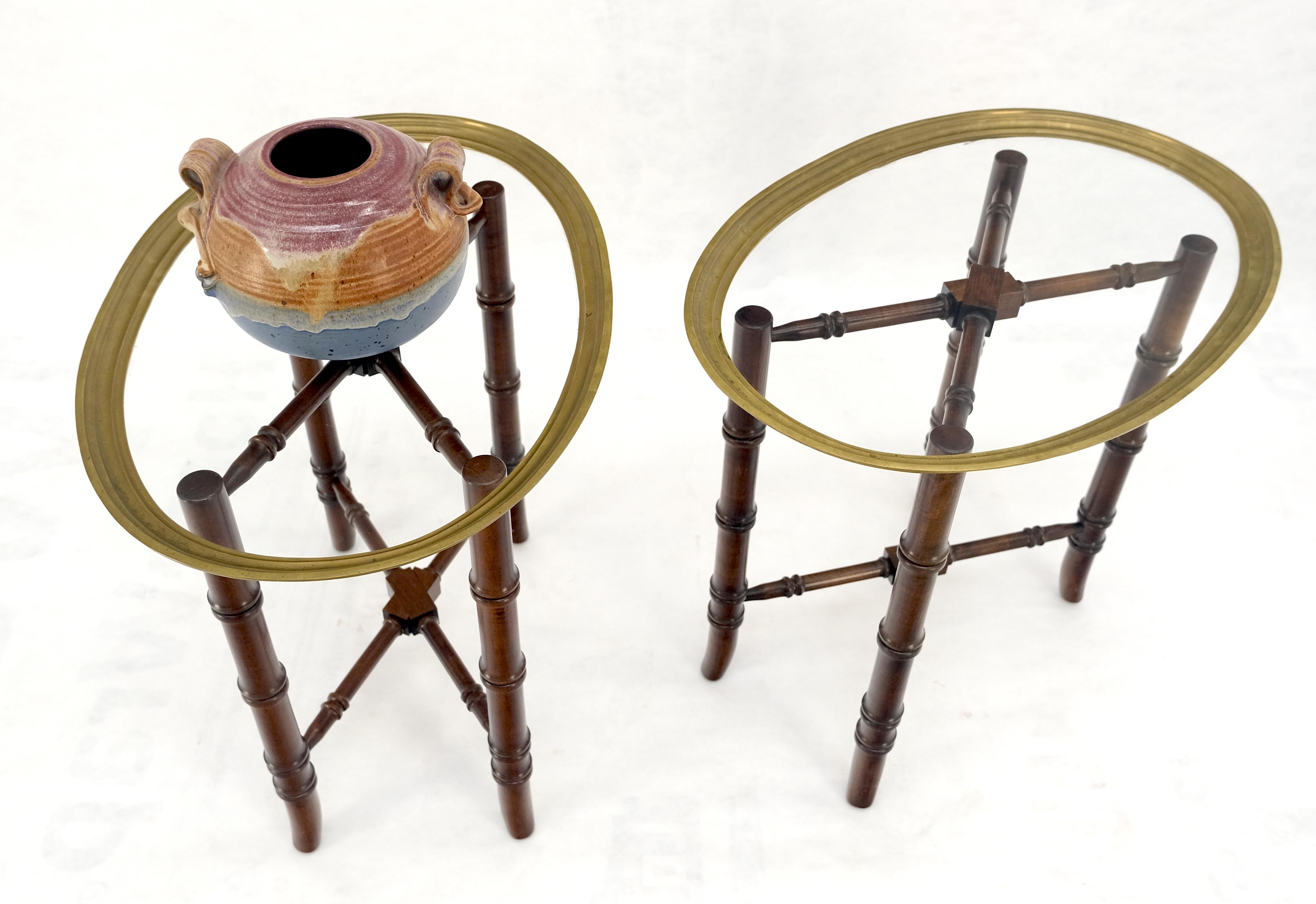 Paire de tables d'appoint ovales en laiton Gallery avec dessus en verre et bases en faux bambou MINT Bon état - En vente à Rockaway, NJ
