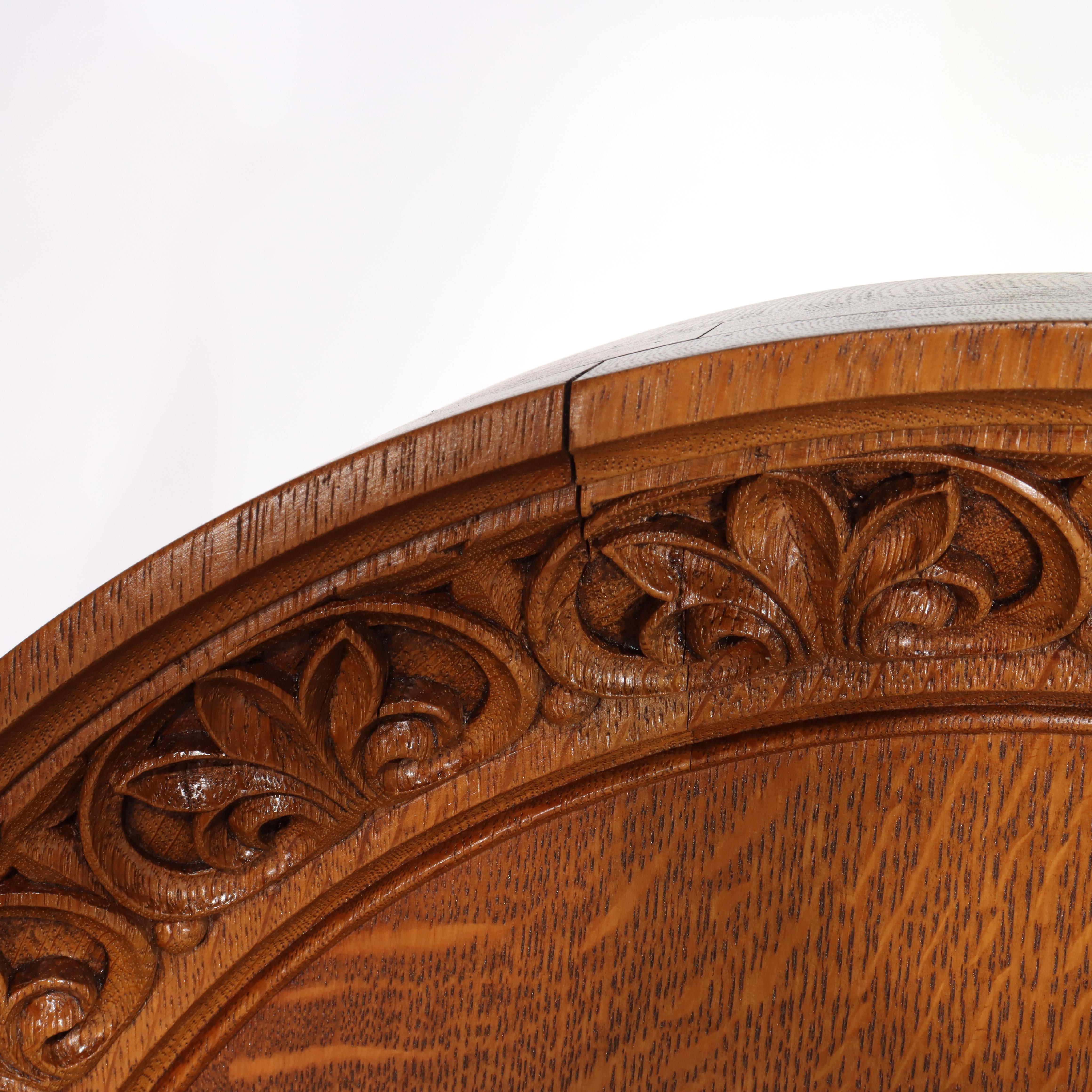 Chêne Paire de fauteuils gothiques surdimensionnés en chêne sculpté et tapissés C1890 en vente