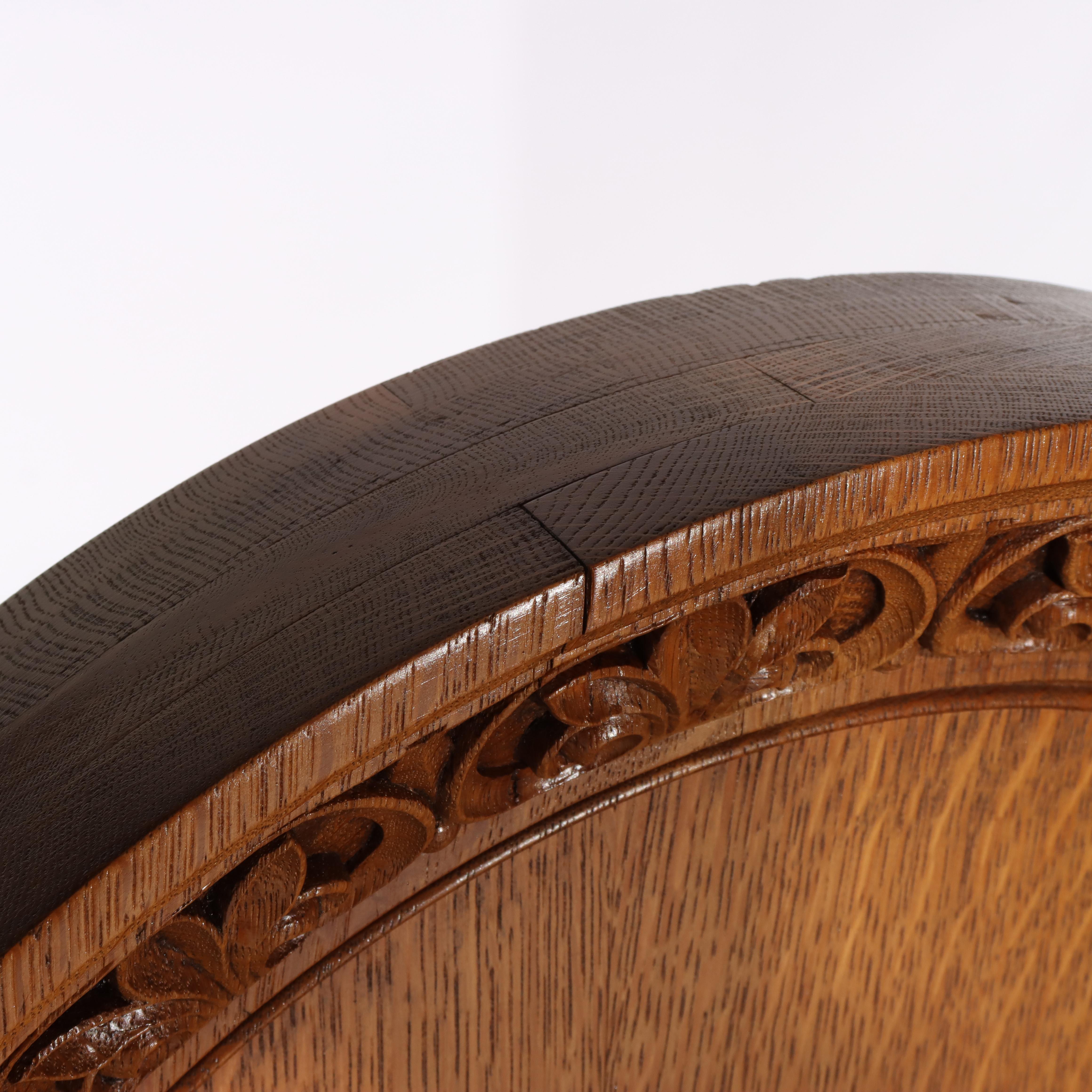 Paire de fauteuils gothiques surdimensionnés en chêne sculpté et tapissés C1890 en vente 2