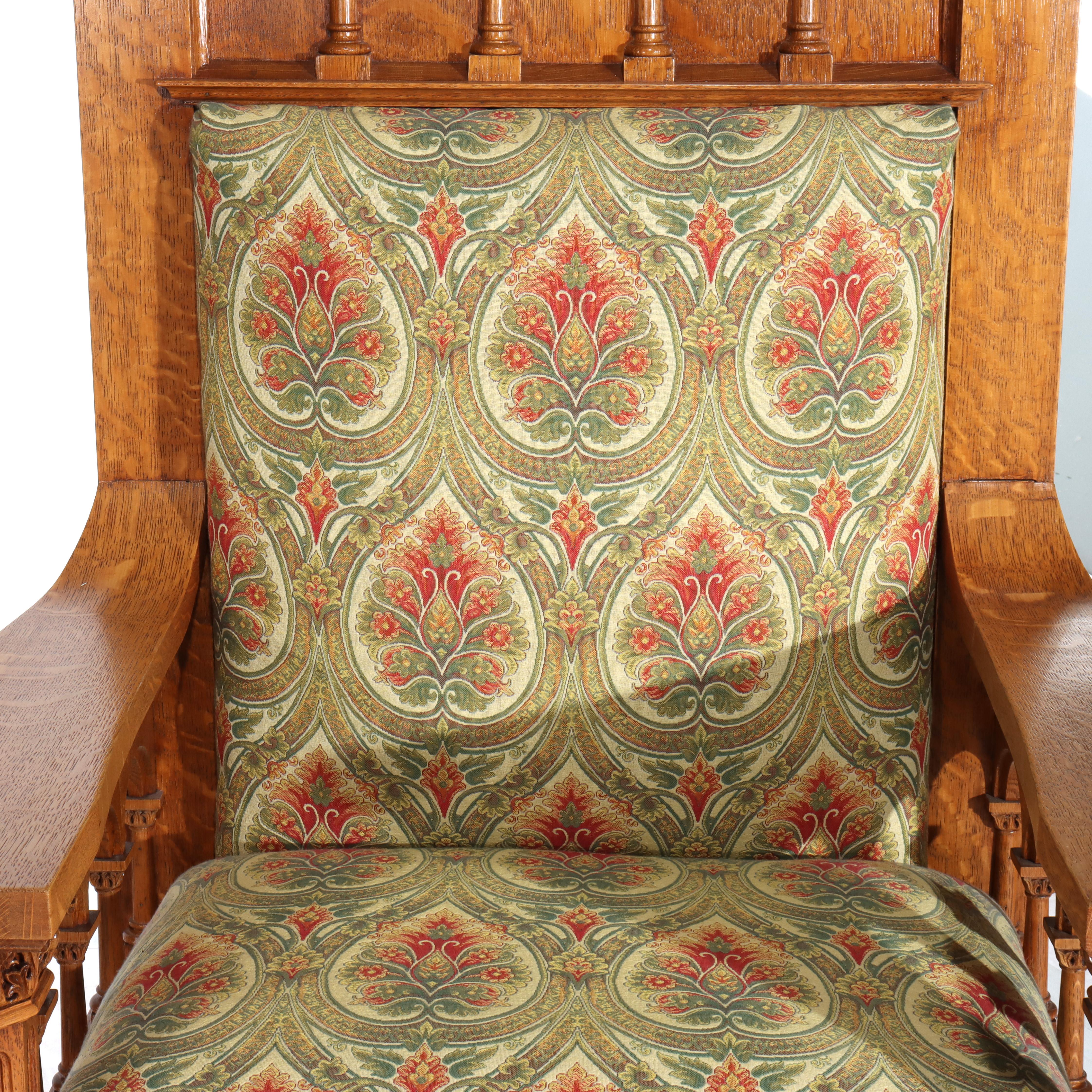 Paire de fauteuils gothiques surdimensionnés en chêne sculpté et tapissés C1890 en vente 3