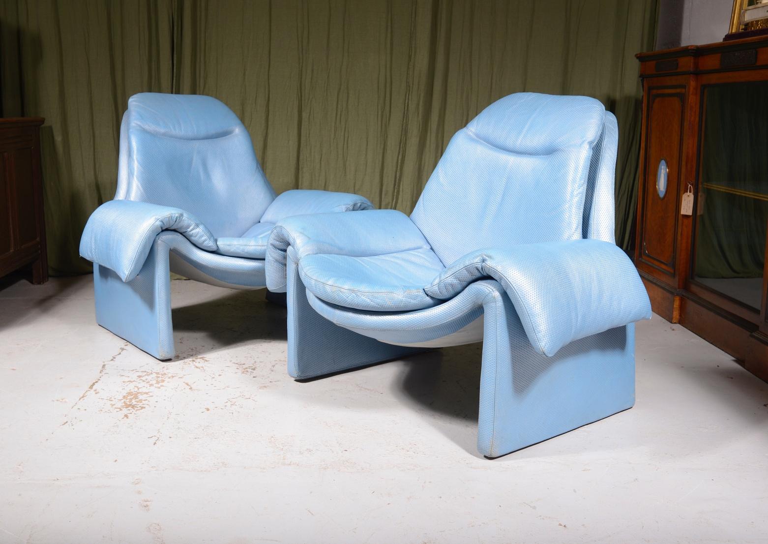 Mid-Century Modern Pair P60 Blue Leather Proposals Lounge Chairs by Vittorio Introini for Saporiti