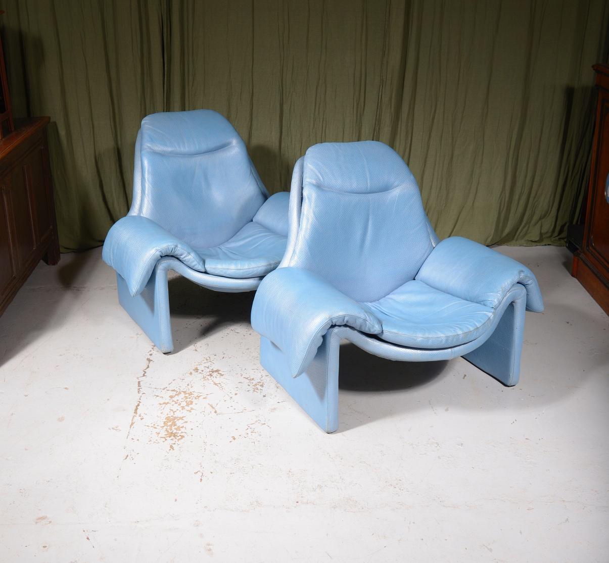 Italian Pair P60 Blue Leather Proposals Lounge Chairs by Vittorio Introini for Saporiti
