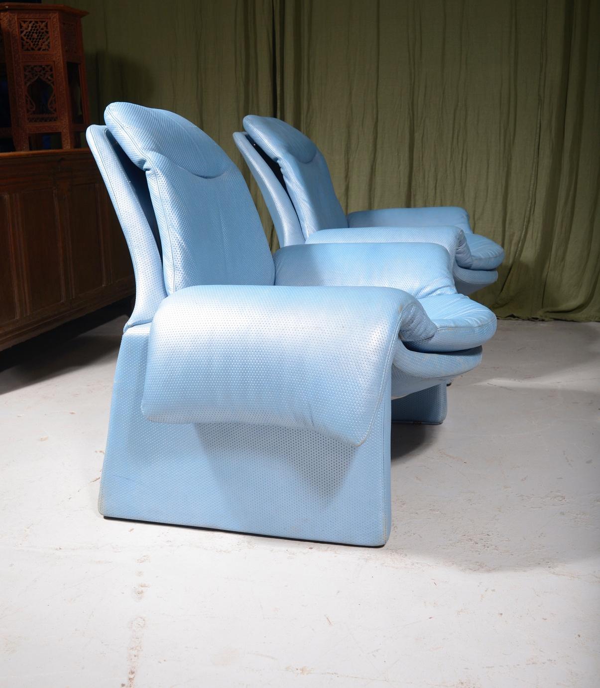 Mid-20th Century Pair P60 Blue Leather Proposals Lounge Chairs by Vittorio Introini for Saporiti
