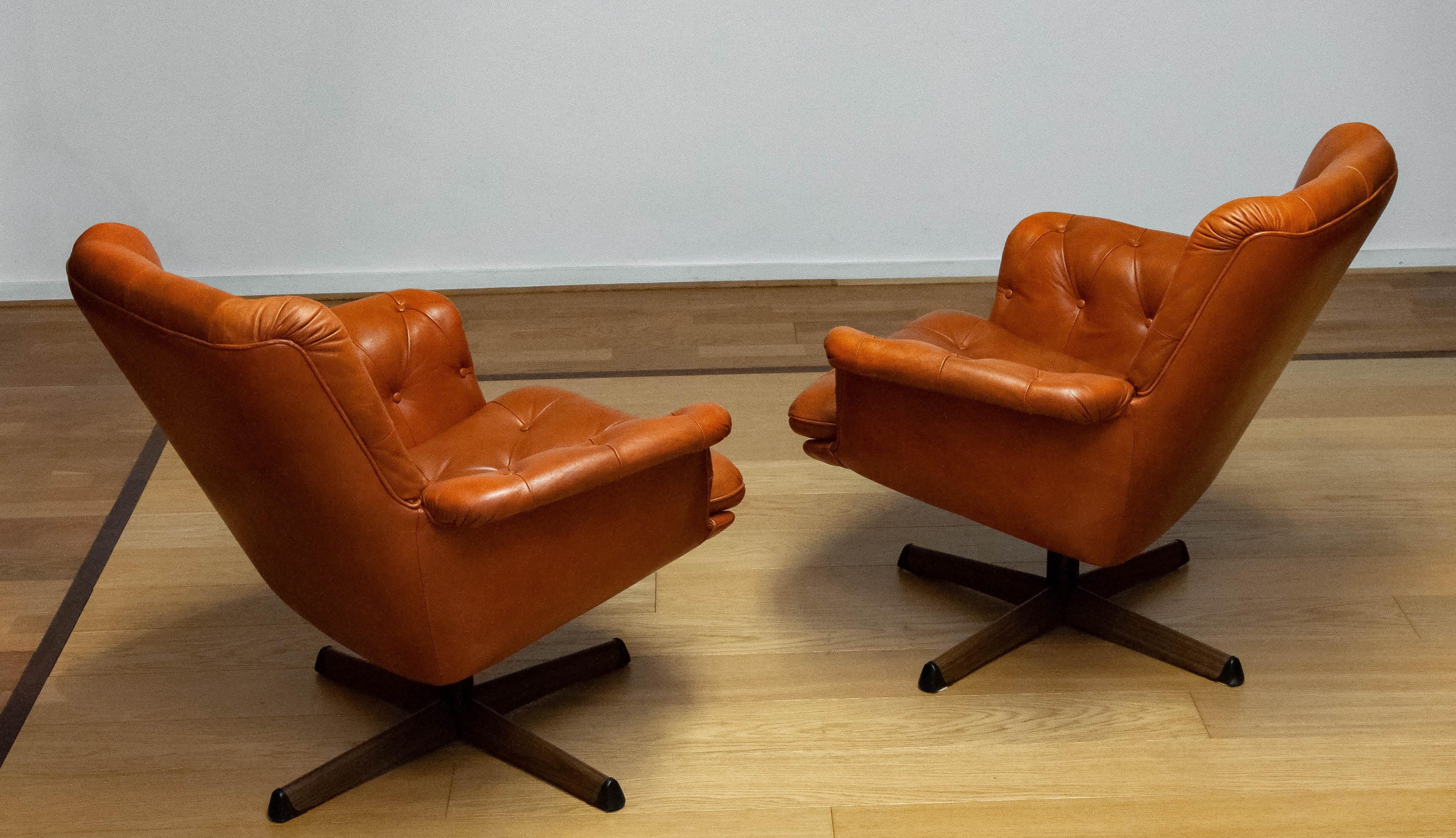 Pair Padded EVA Swivel Chairs In Tan Brown Leather By Göte Nassjö Sweden For Sale 3