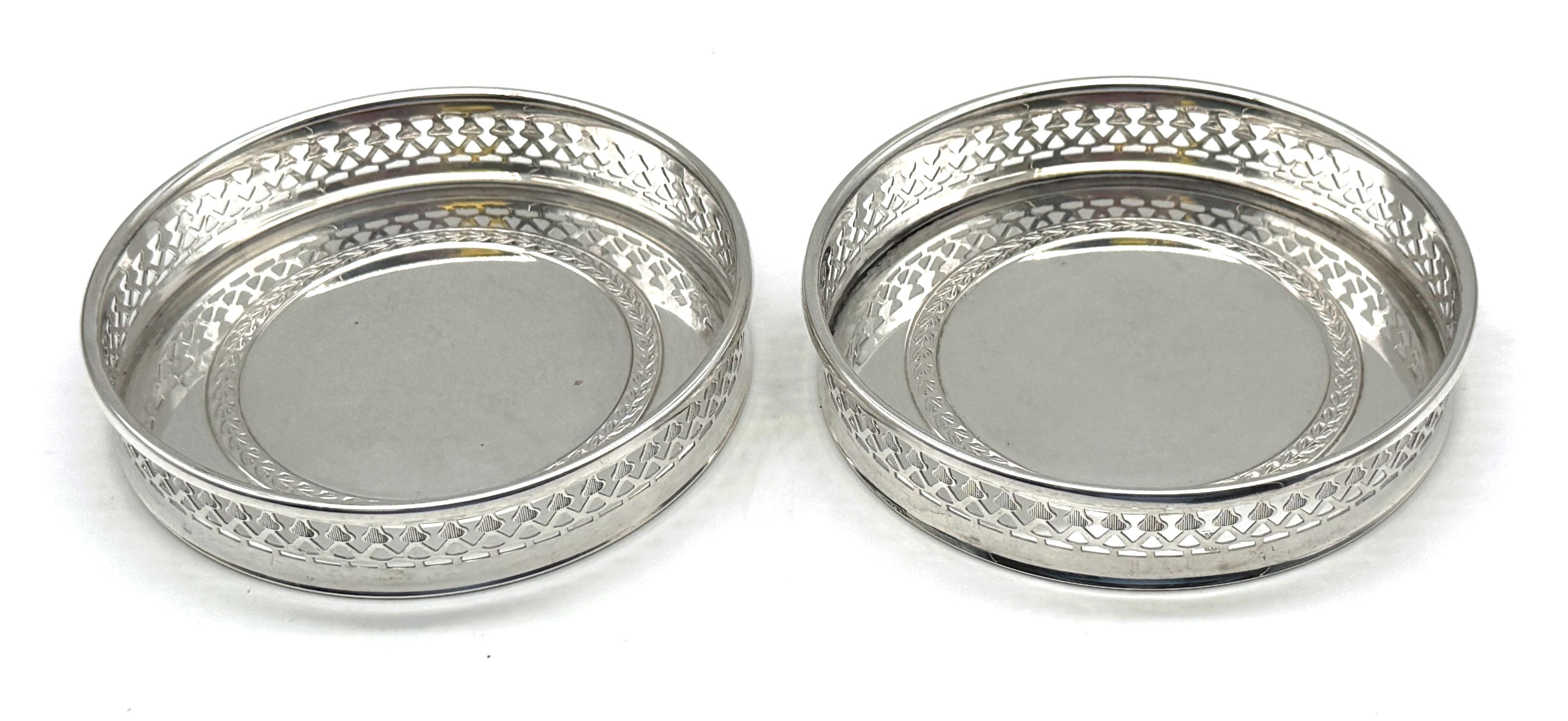 Calco Coppia Padova (Padua), Italia settentrionale .800 Sottobicchieri da vino neoclassici in argento in vendita
