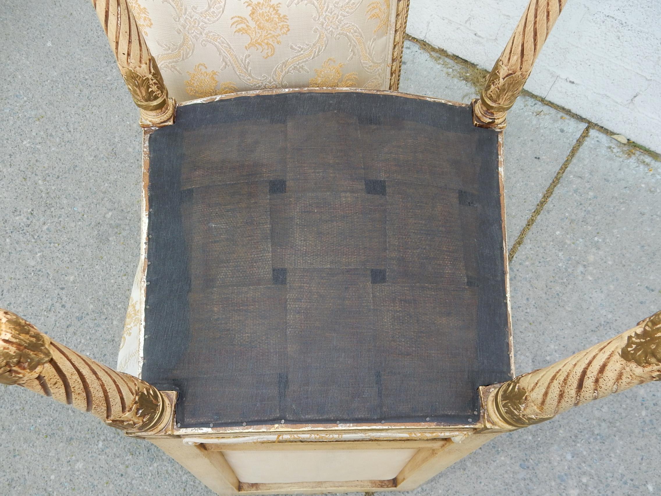 Paar bemalte Louis-XVI-Salonstühle im Angebot 2