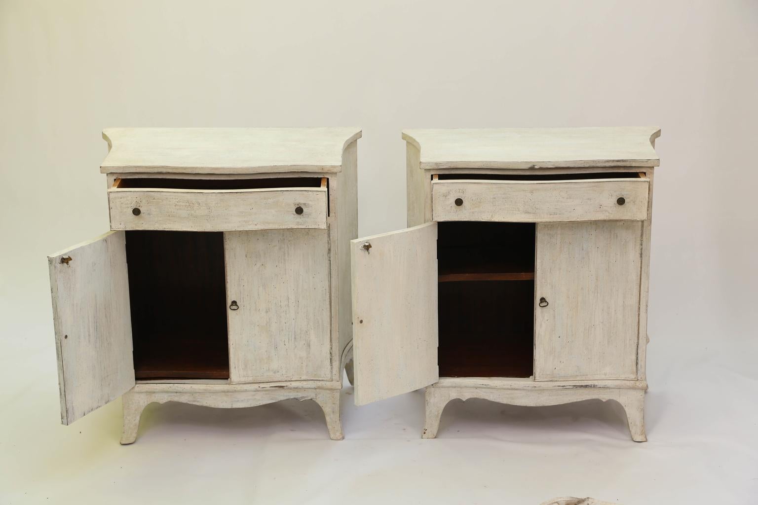 Pair of Italian Painted Cabinets 1