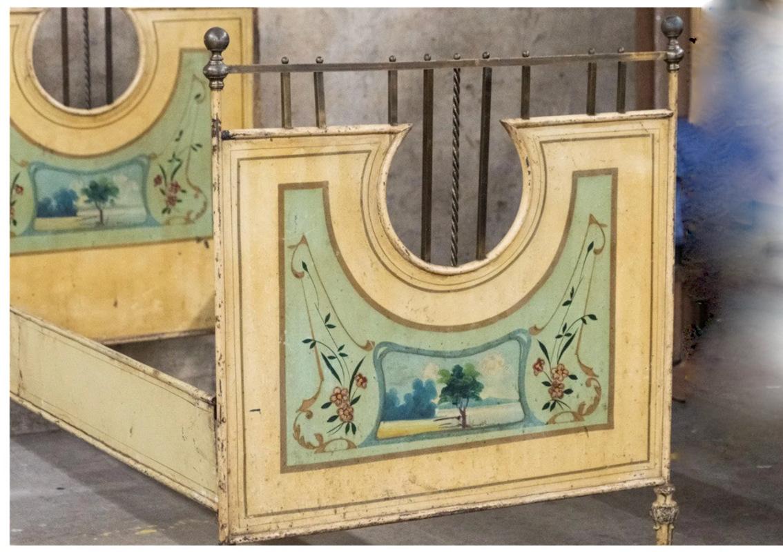 Belle Époque Paire de lits en tôle peinte, fin du 19e s. en vente