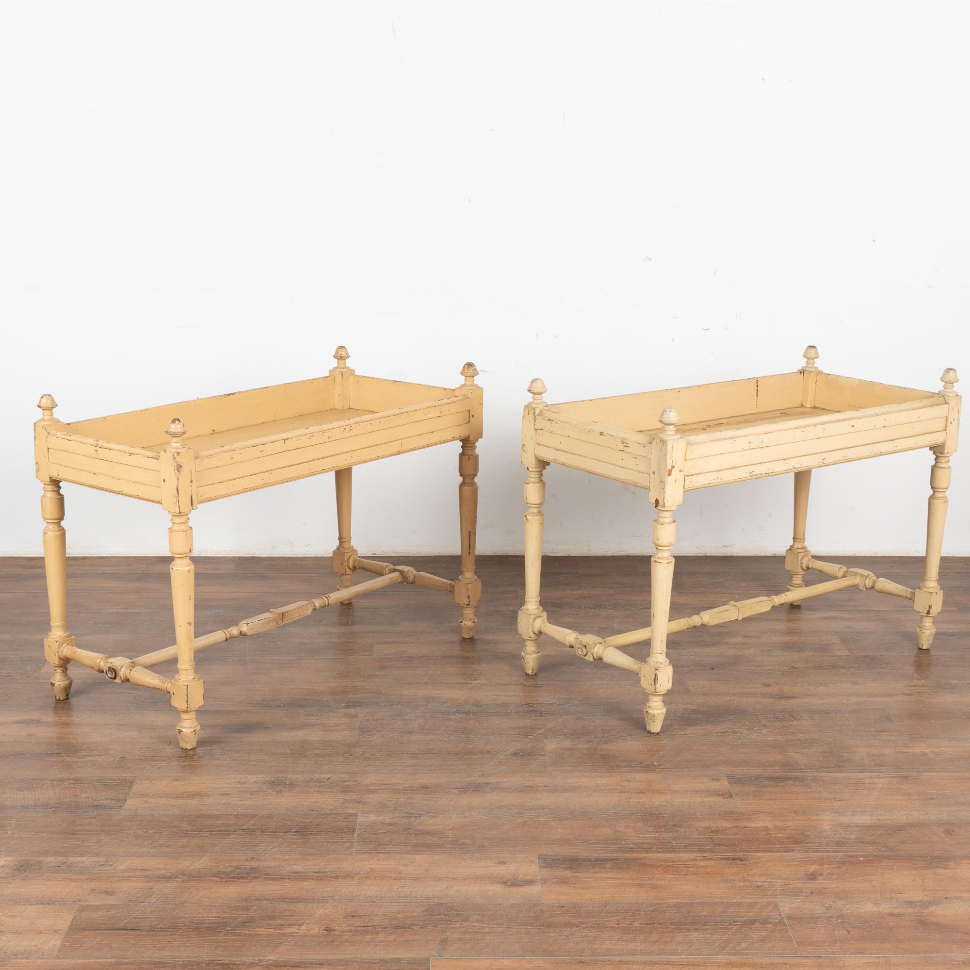 Pareja, Mesas auxiliares con bandeja pintadas de Suecia, circa 1860-80 en venta 5